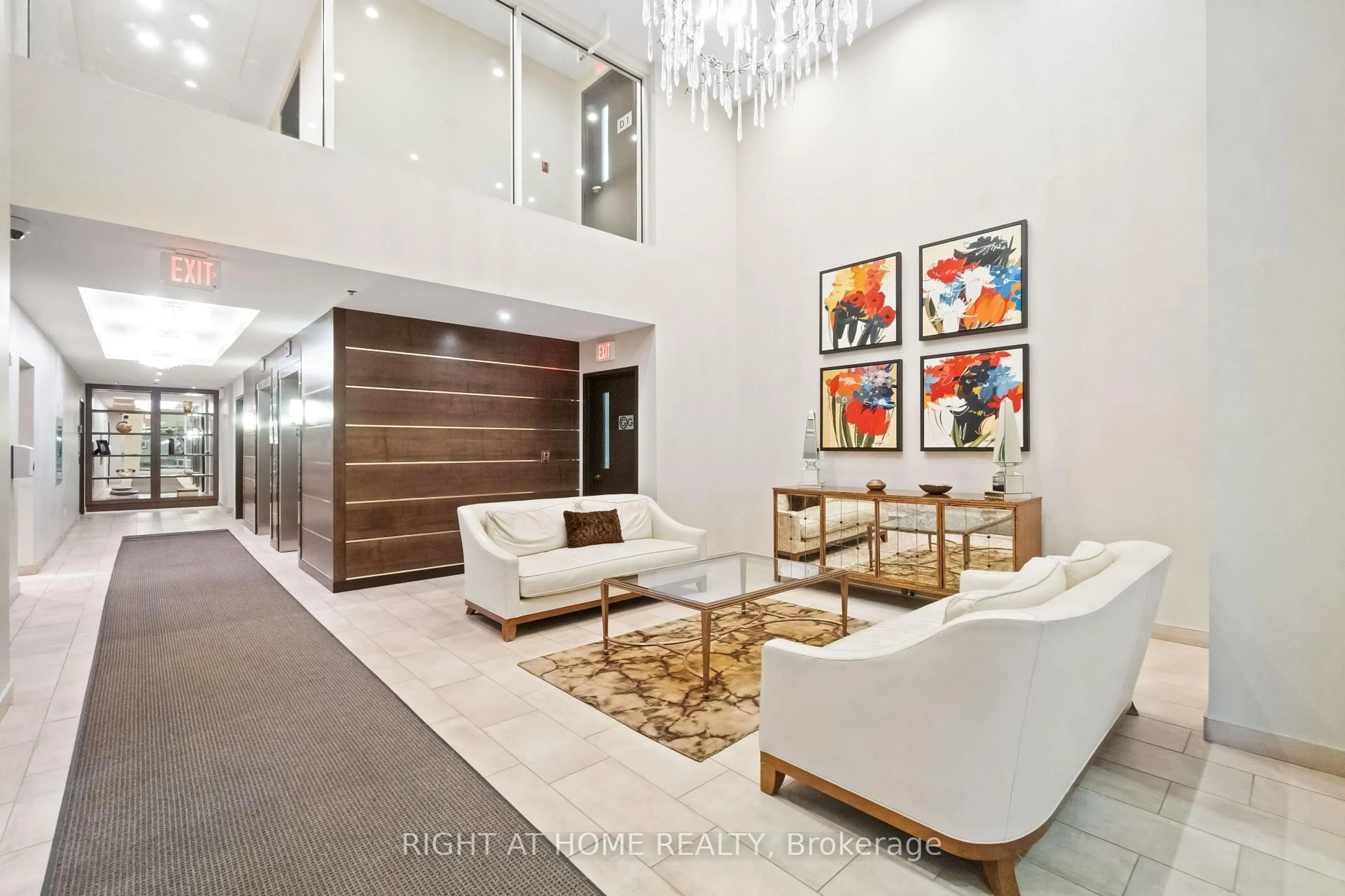 Indoor foyer for 98 Richmond Rd #501, Ottawa Ontario K1Z 0B2