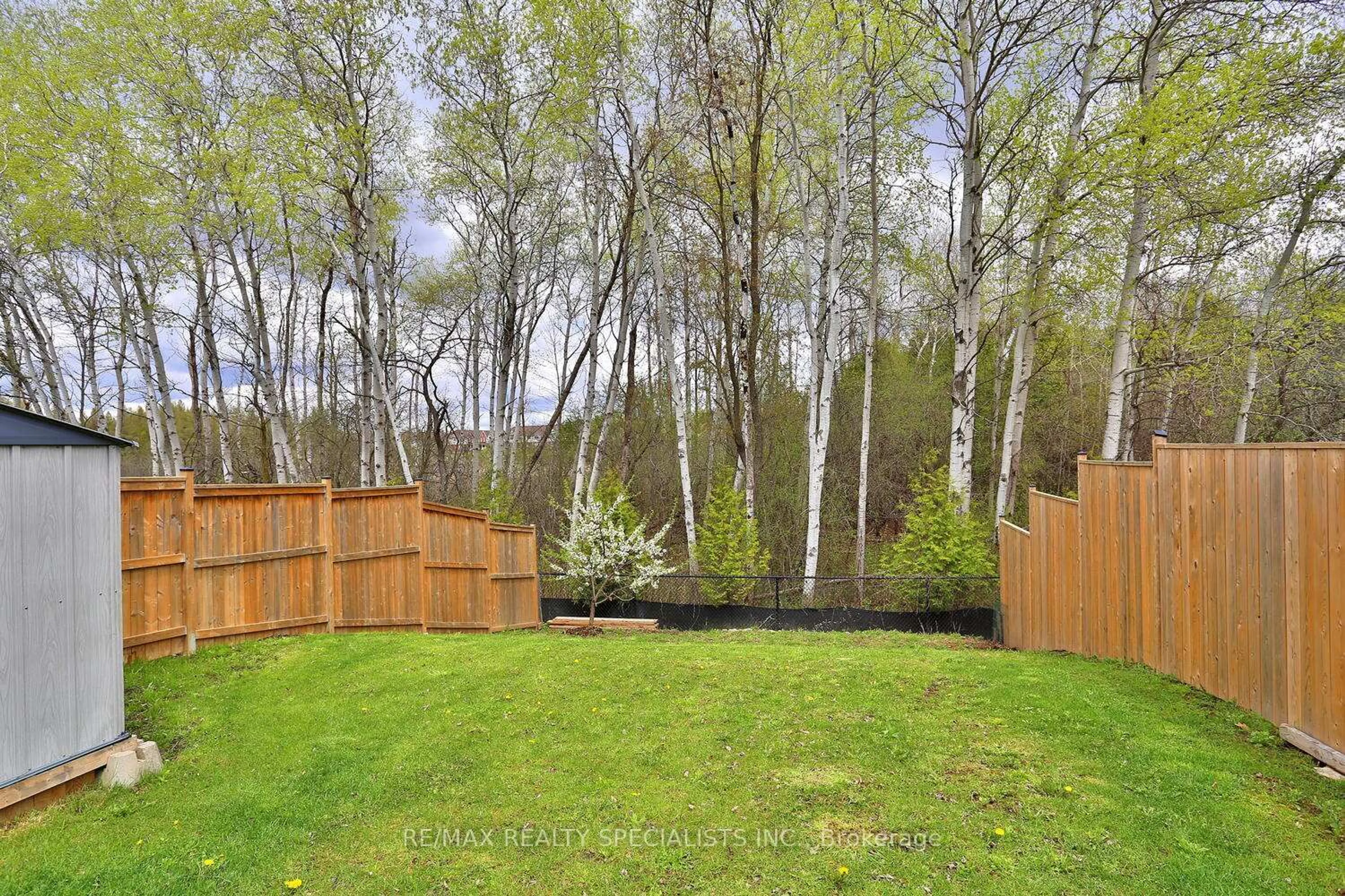 Patio, forest/trees view for 189 MACALISTER Blvd, Guelph Ontario N1G 0G7
