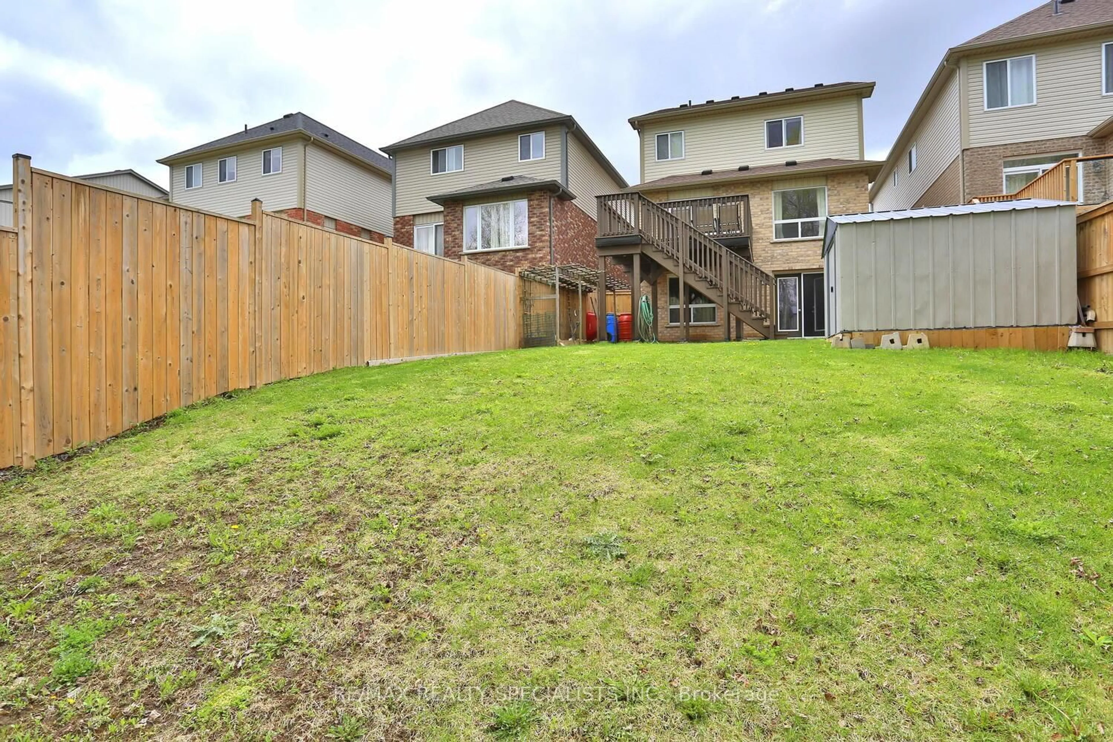 Patio, mountain view for 189 MACALISTER Blvd, Guelph Ontario N1G 0G7