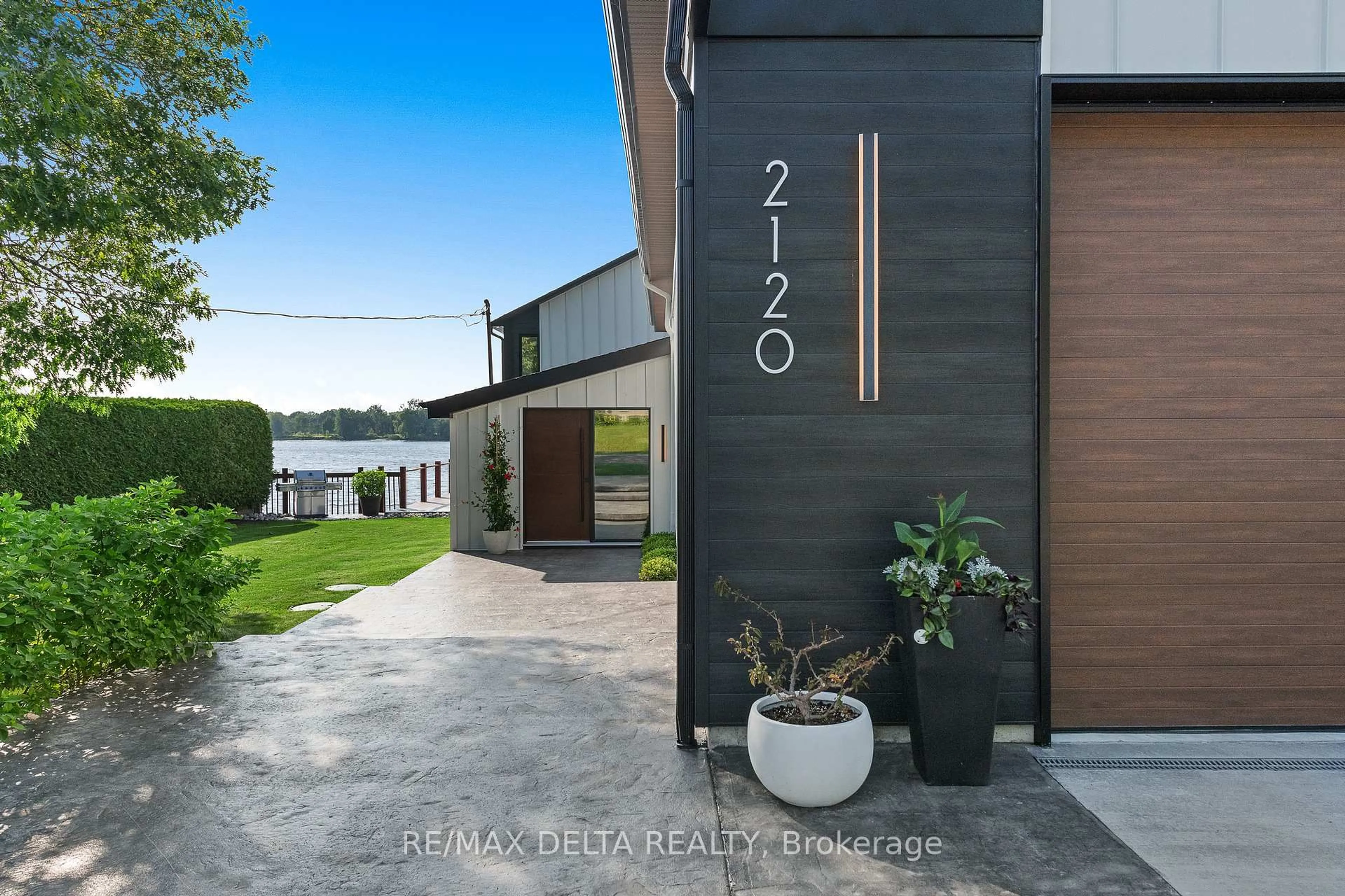 Home with brick exterior material, street for 2120 Du Chateau Ave, Clarence-Rockland Ontario K4K 1J3