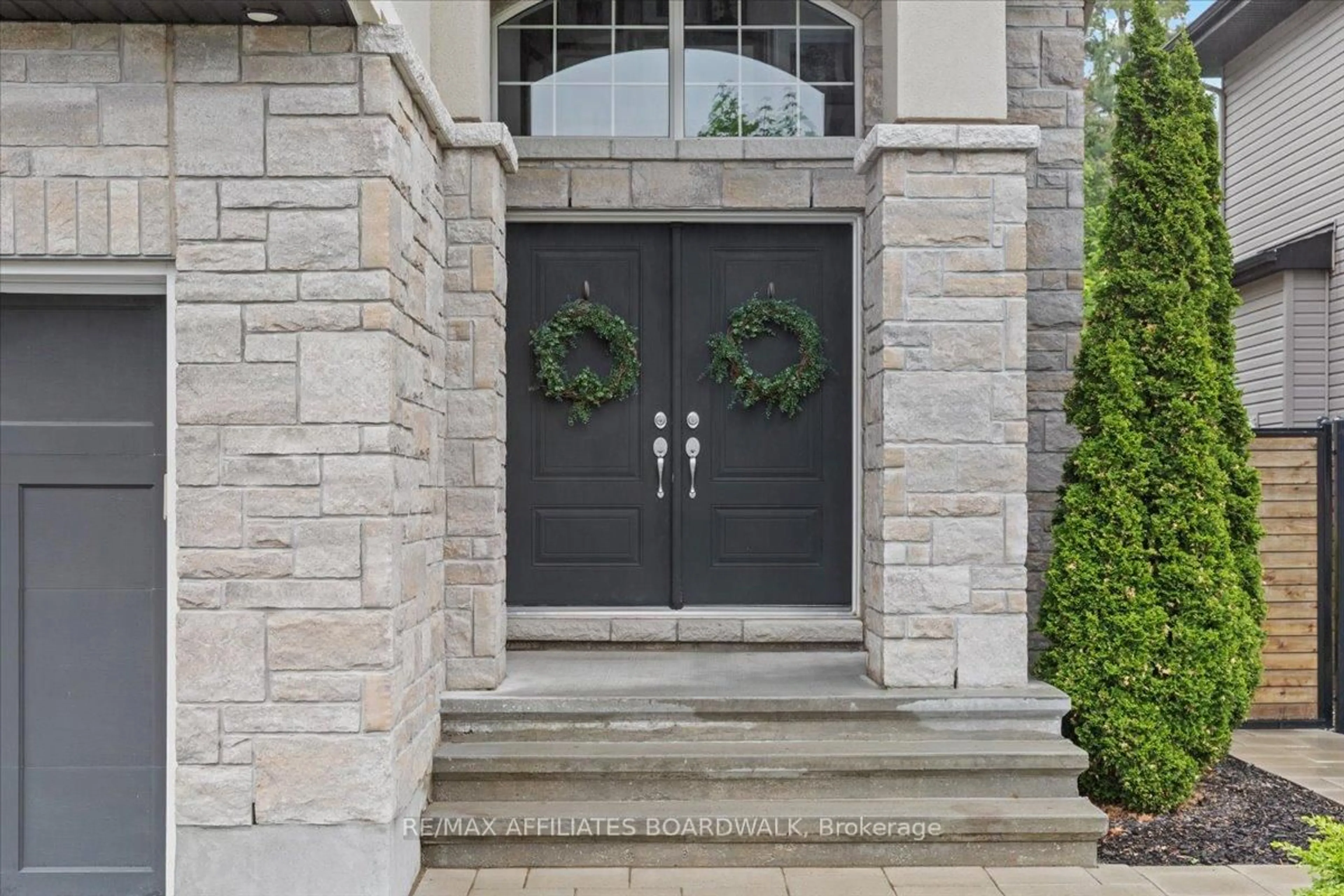 Indoor entryway for 242 Escarpment Cres, Ottawa Ontario K2T 0L6