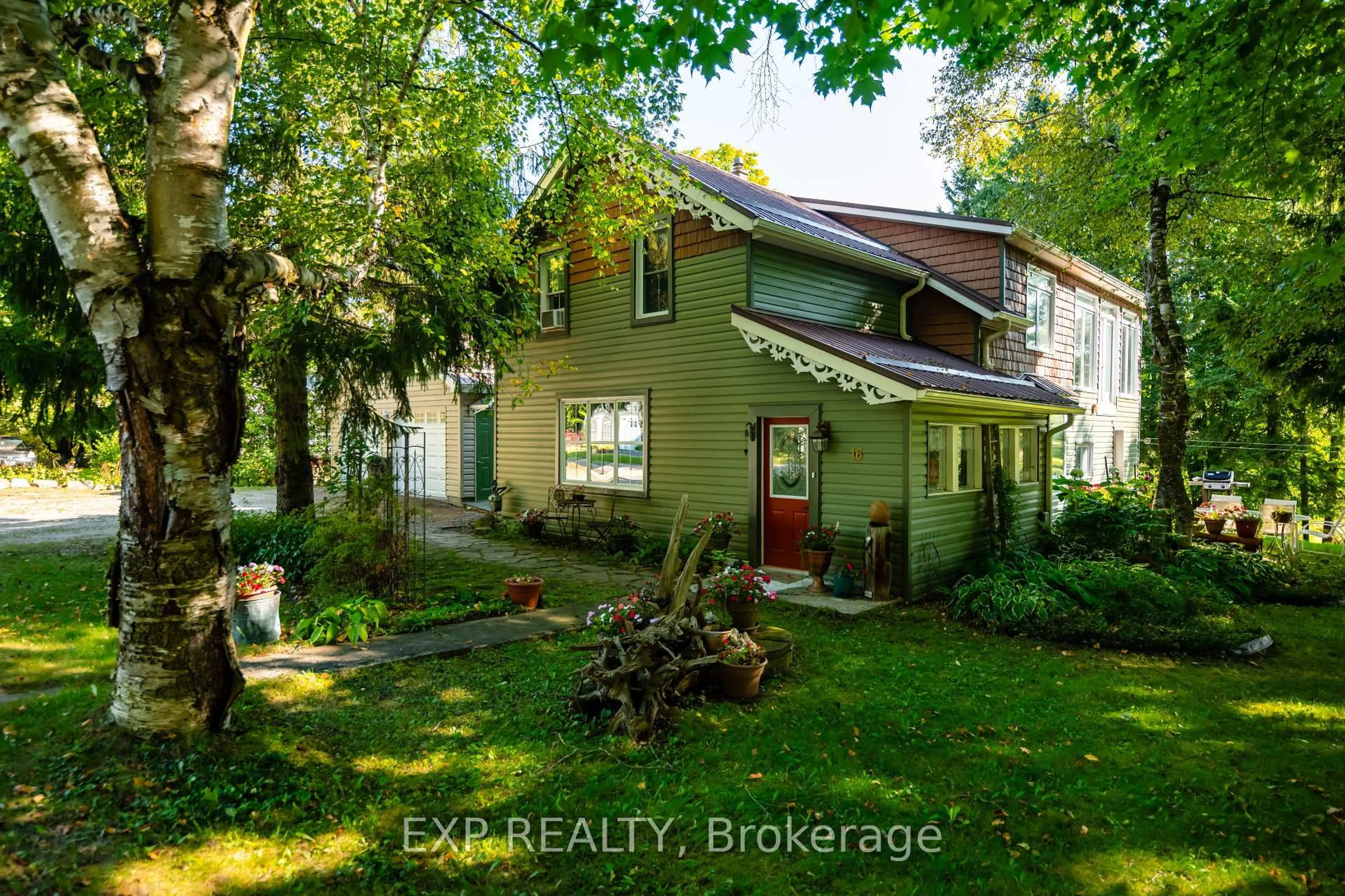 A pic from outside/outdoor area/front of a property/back of a property/a pic from drone, street for 16 Mill St, Amaranth Ontario L9W 3Z3