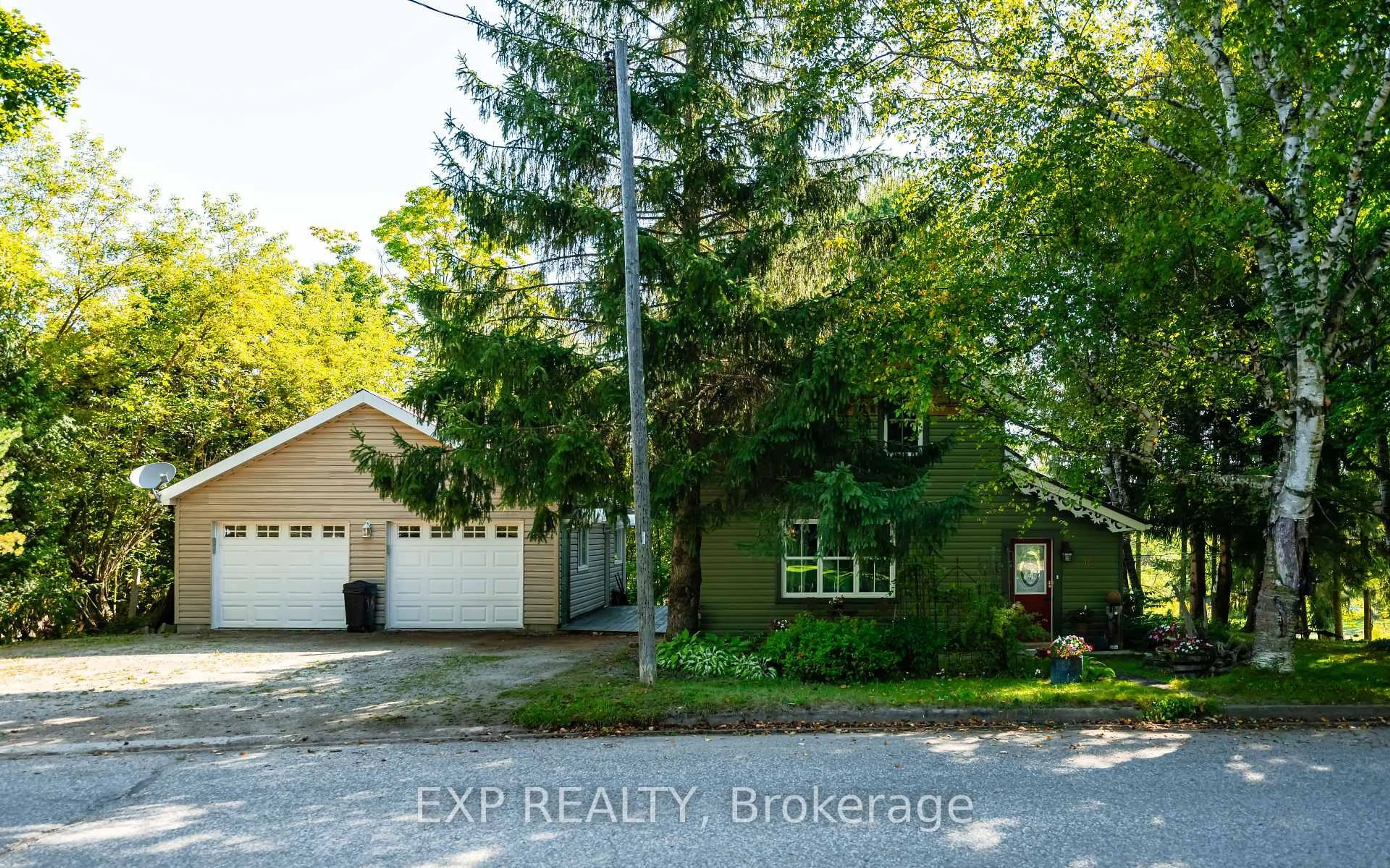 A pic from outside/outdoor area/front of a property/back of a property/a pic from drone, street for 16 Mill St, Amaranth Ontario L9W 3Z3