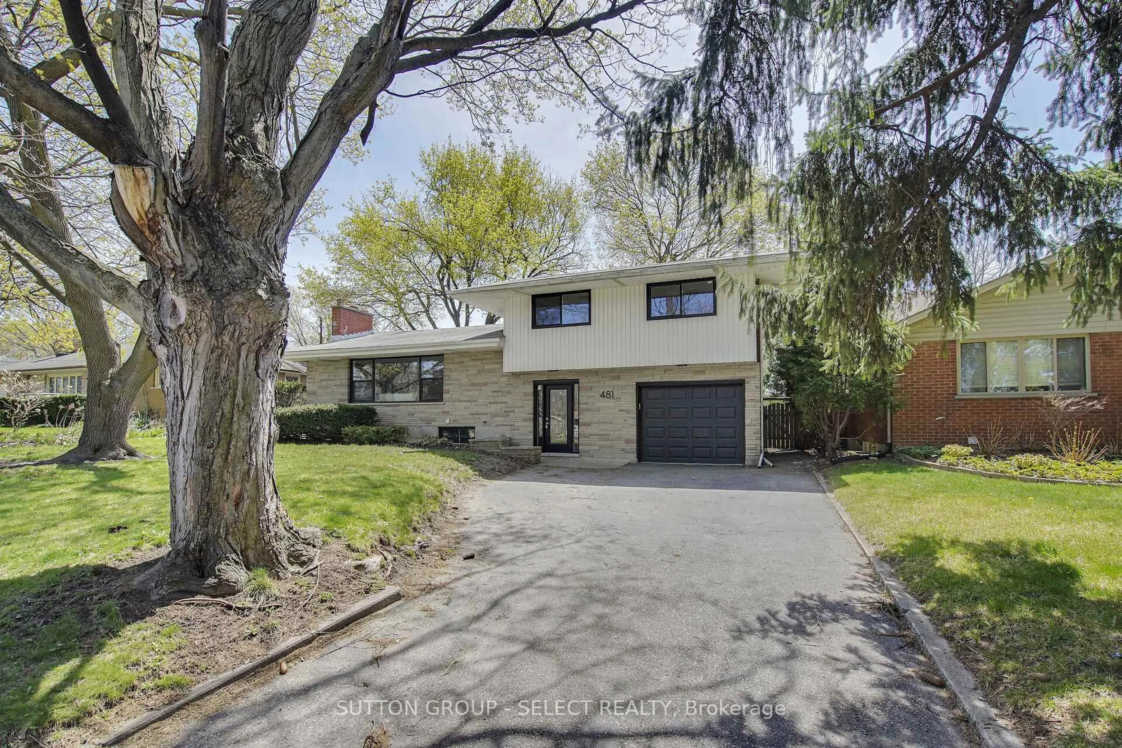 A pic from outside/outdoor area/front of a property/back of a property/a pic from drone, street for 481 BASELINE Rd, London South Ontario N6C 2P8