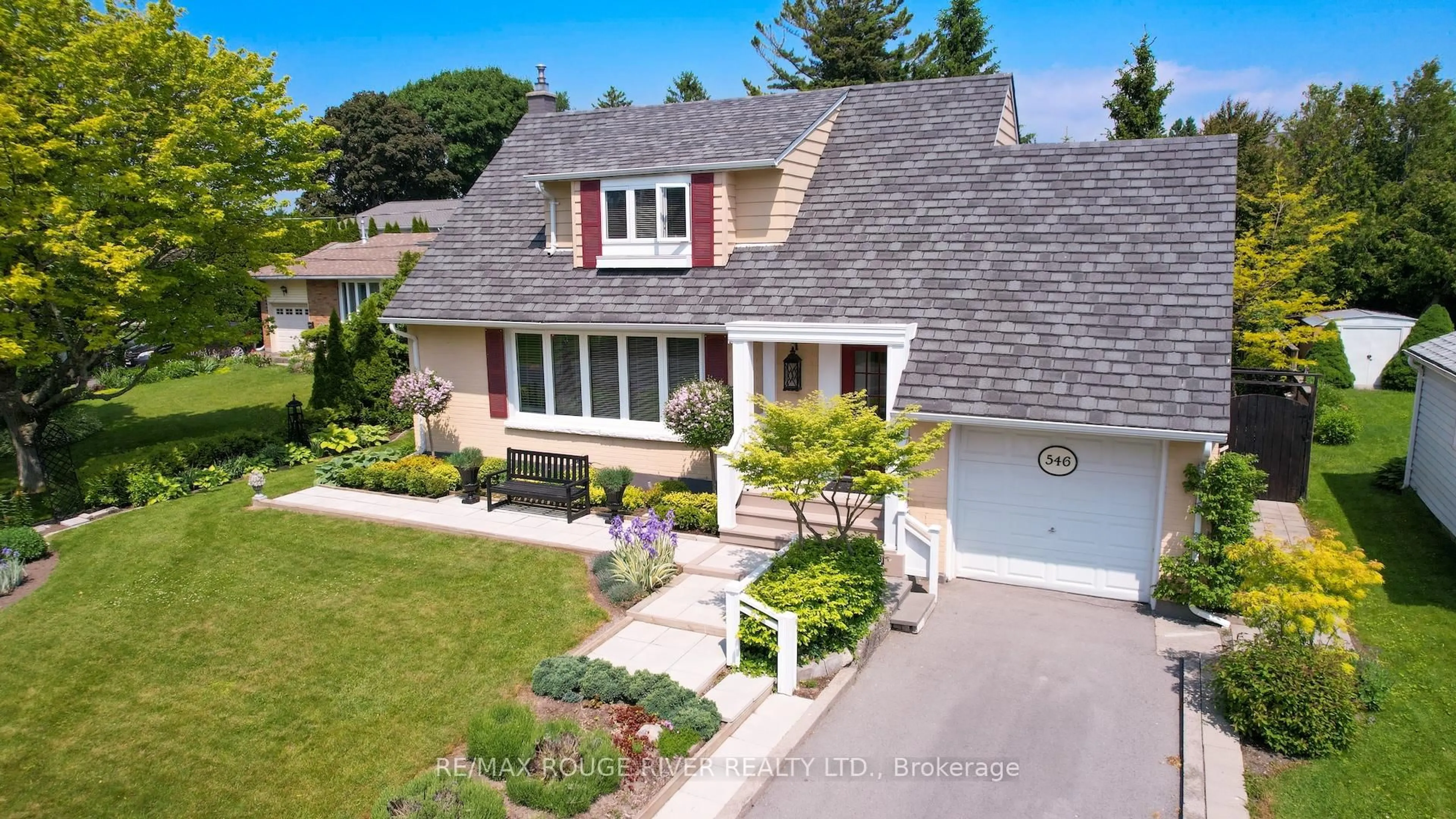 A pic from outside/outdoor area/front of a property/back of a property/a pic from drone, street for 546 Lakeshore Rd, Cobourg Ontario K9A 1S5