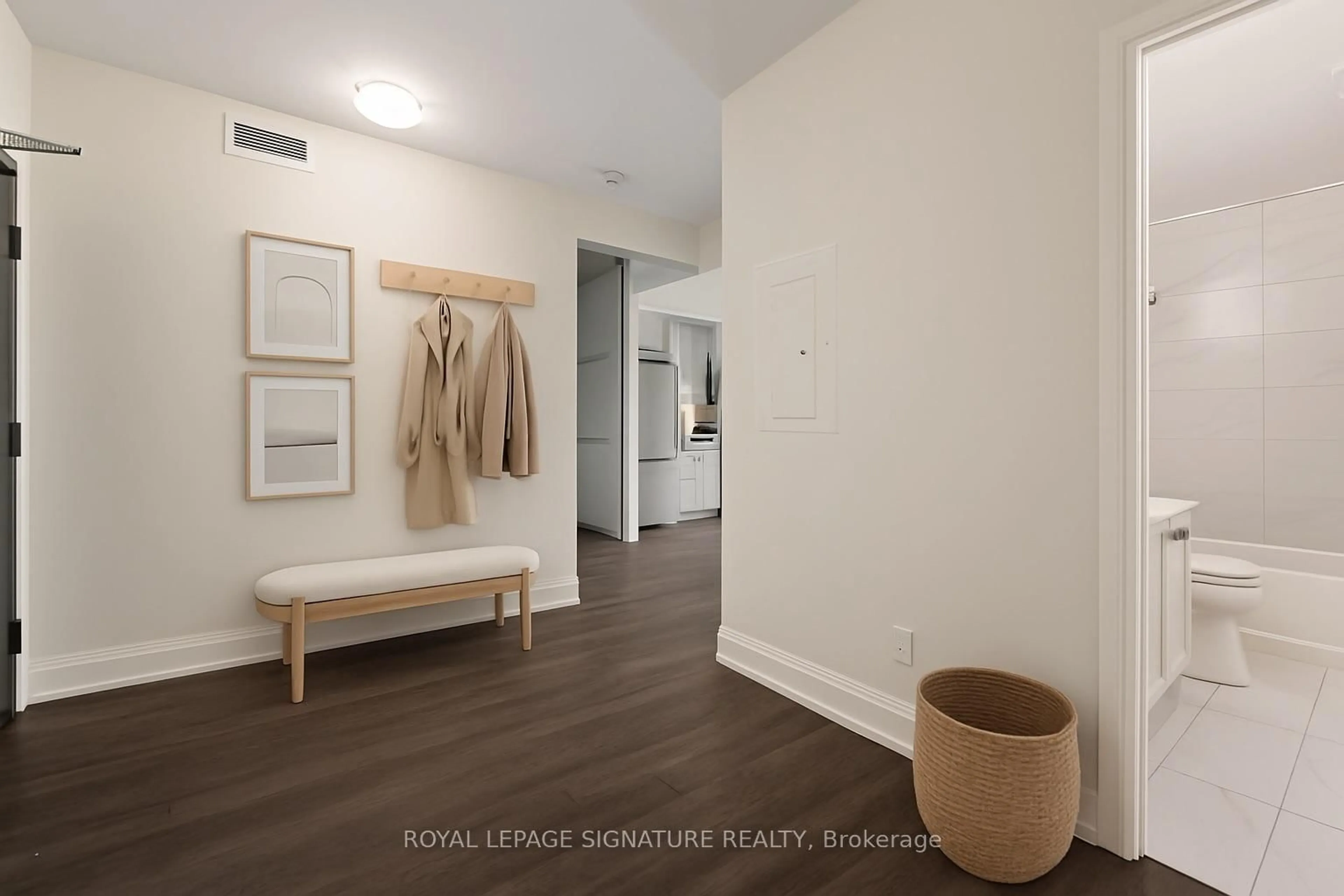 Indoor entryway for 7711 Green Vista Gate #315, Niagara Falls Ontario L2H 1R1