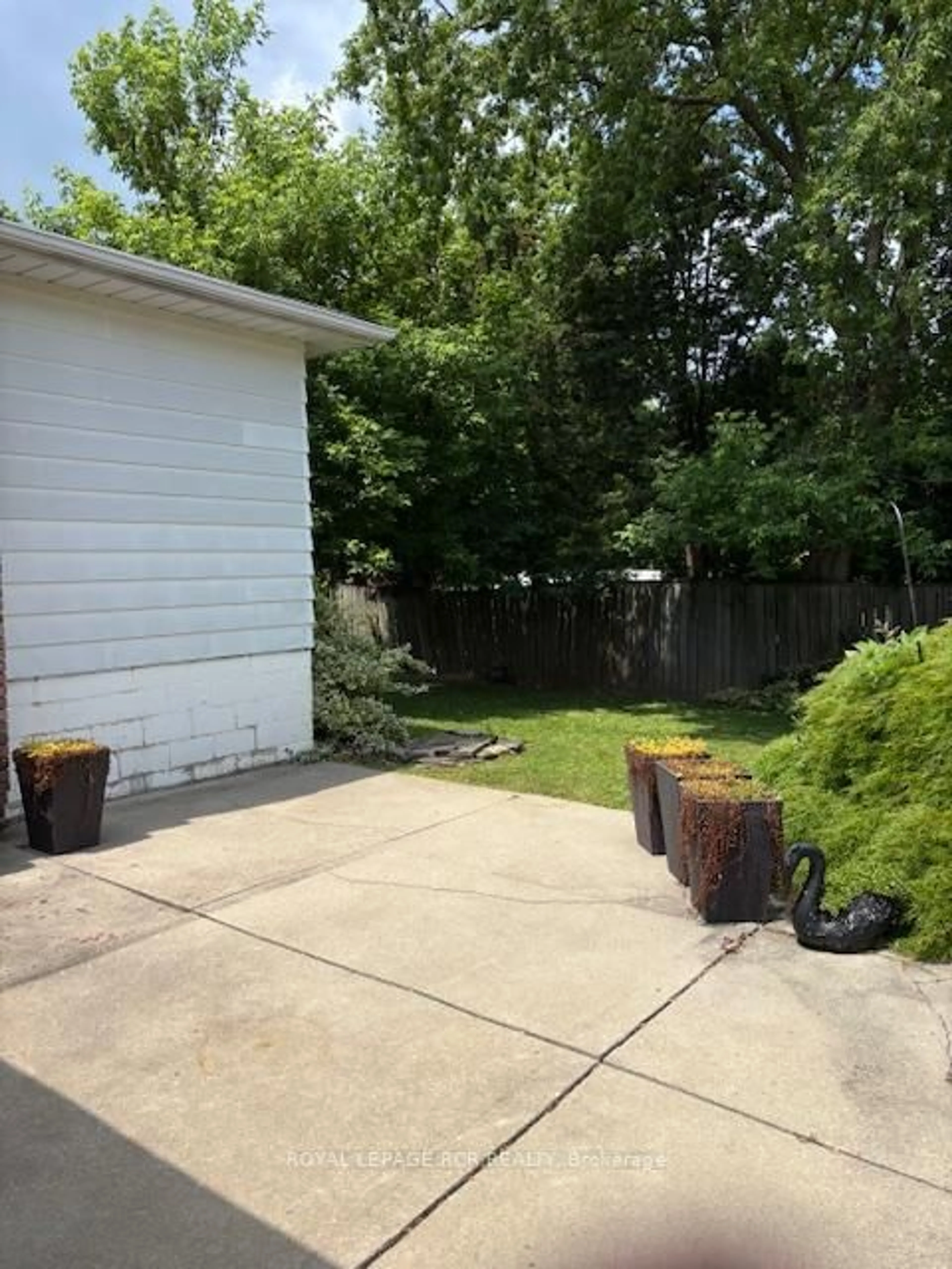Patio, street for 48 Seaton Place Dr, Hamilton Ontario L9E 2E6