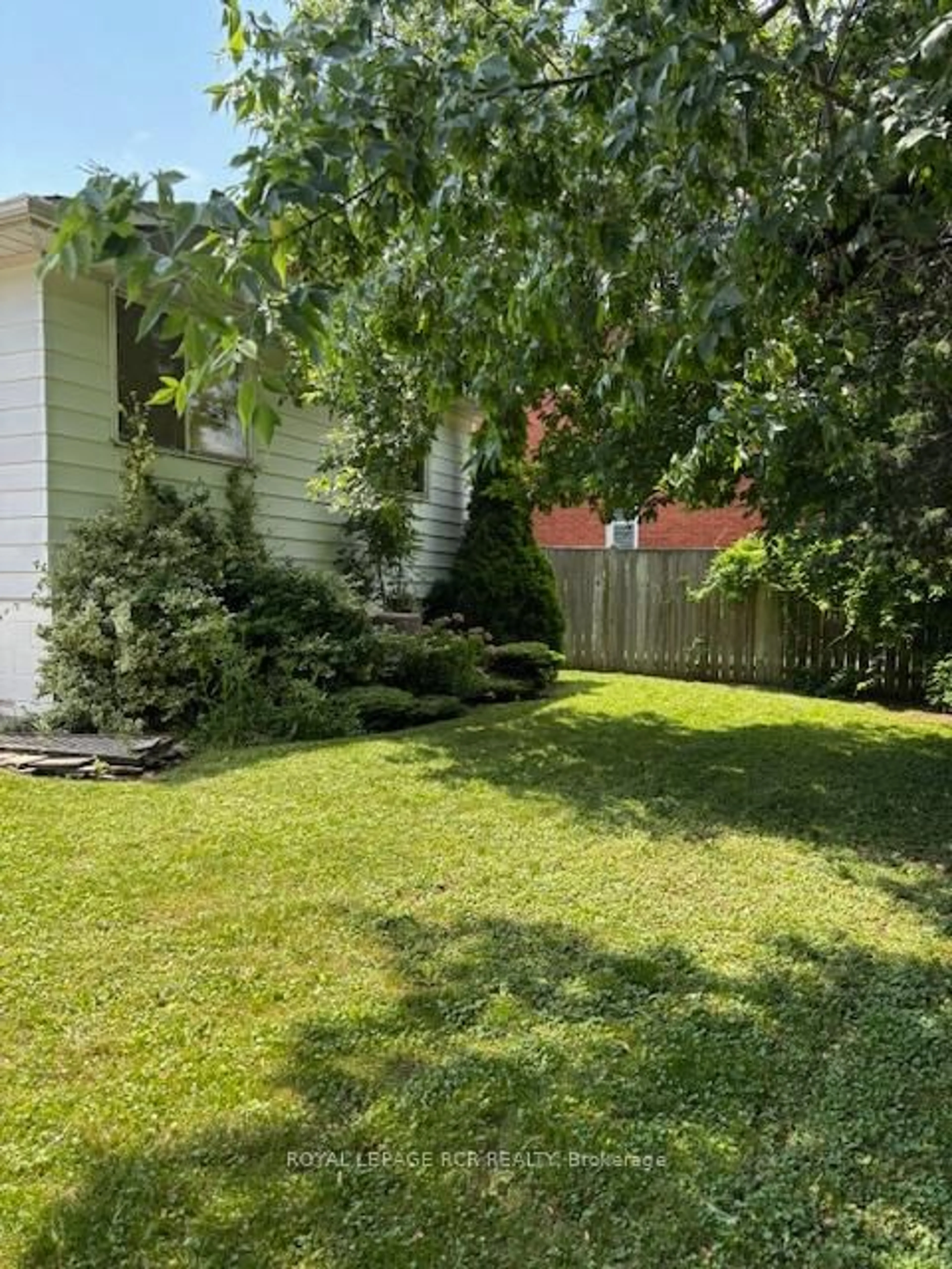 A pic from outside/outdoor area/front of a property/back of a property/a pic from drone, unknown for 48 Seaton Place Dr, Hamilton Ontario L9E 2E6