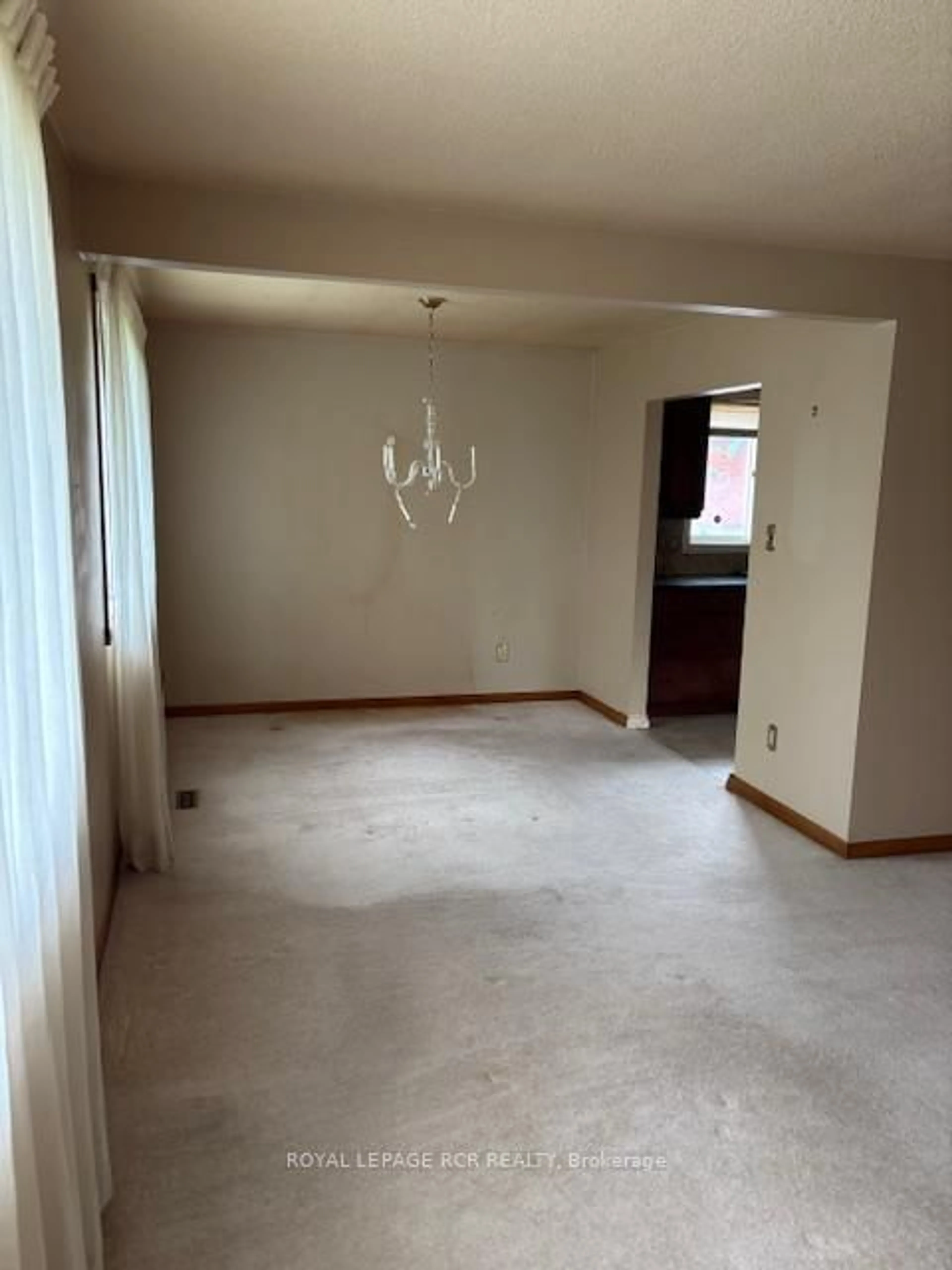 A pic of a room for 48 Seaton Place Dr, Hamilton Ontario L9E 2E6