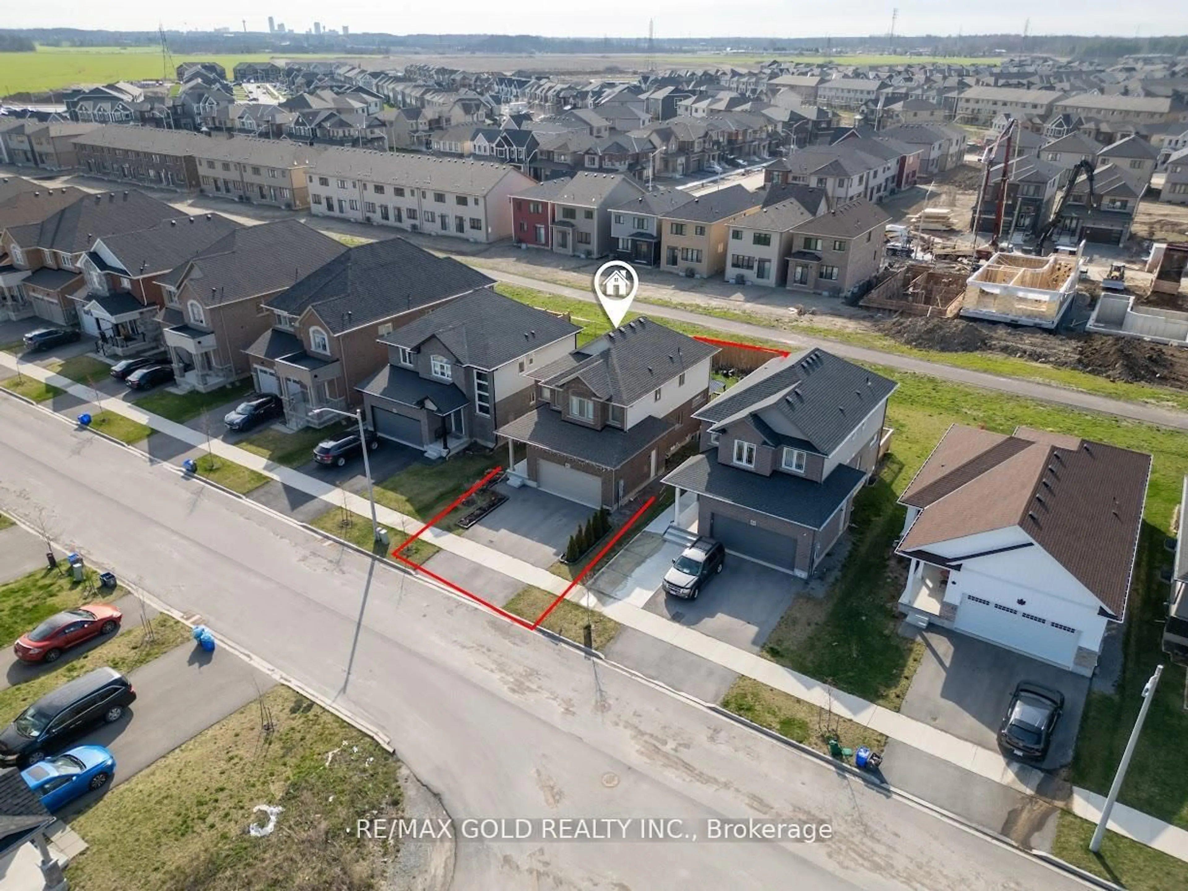 A pic from outside/outdoor area/front of a property/back of a property/a pic from drone, street for 62 Spring Crest Way, Thorold Ontario L2V 0J8