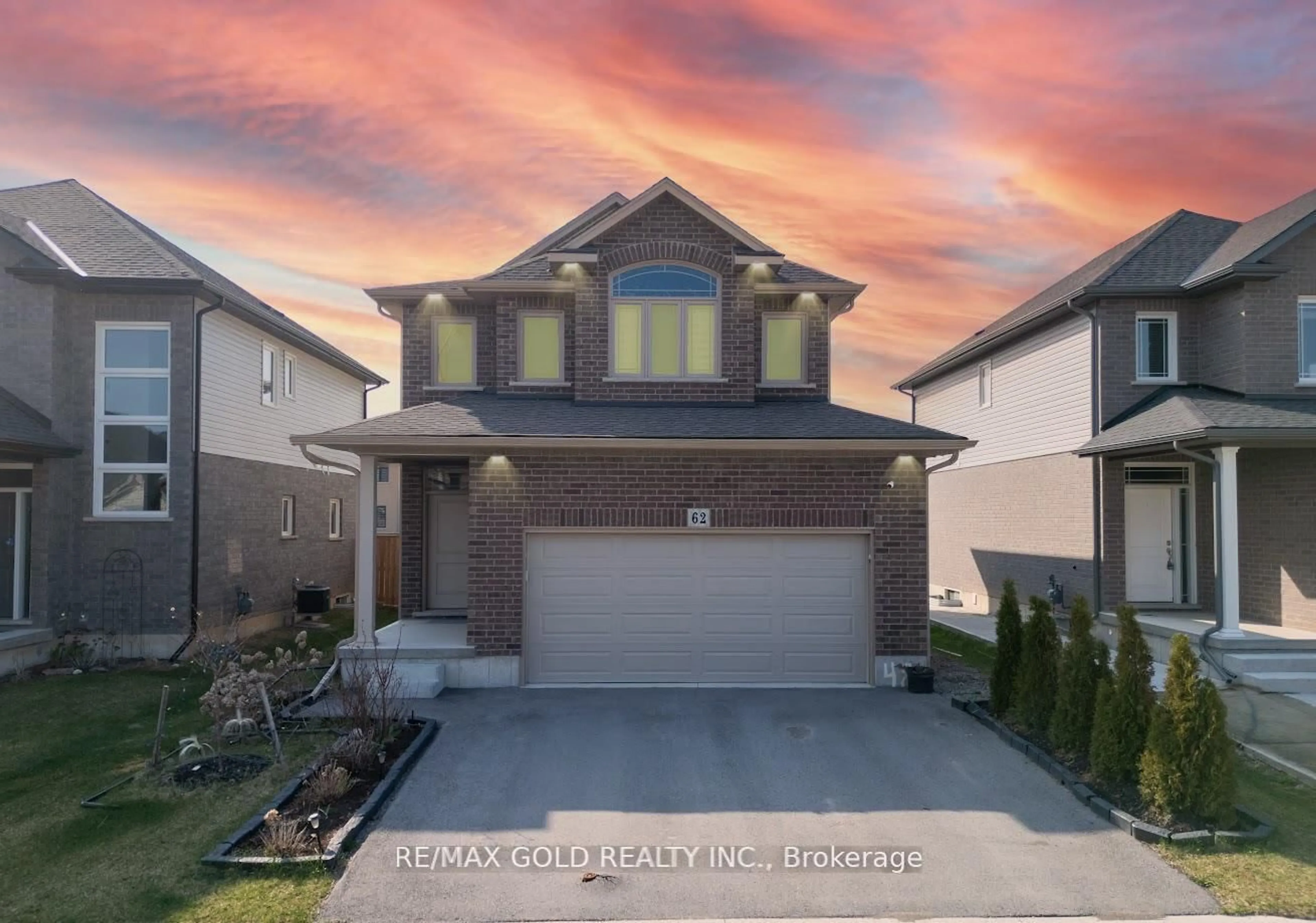 Home with vinyl exterior material, street for 62 Spring Crest Way, Thorold Ontario L2V 0J8