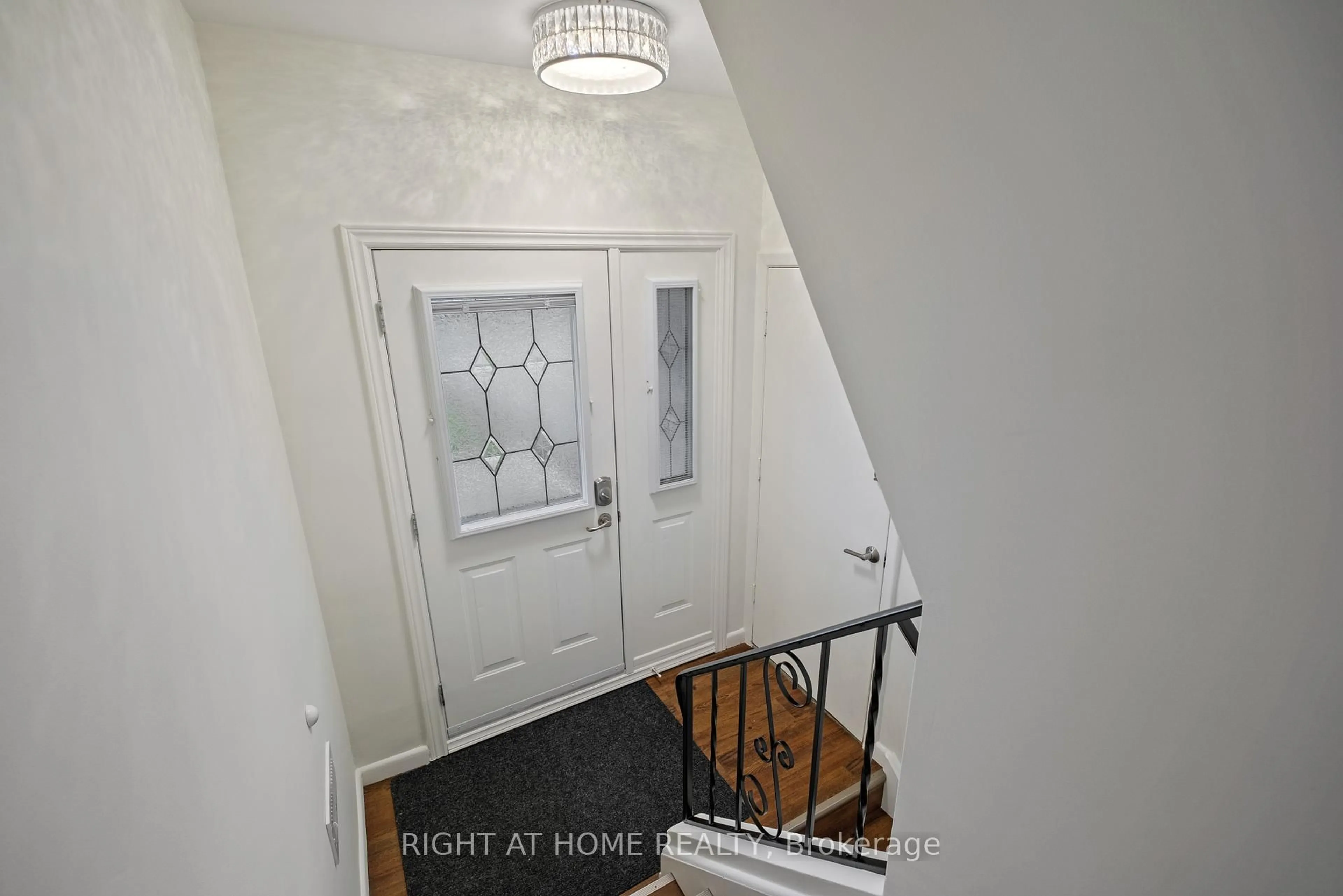 Unknown for 62 Cloke Crt, Hamilton Ontario L8T 1N5