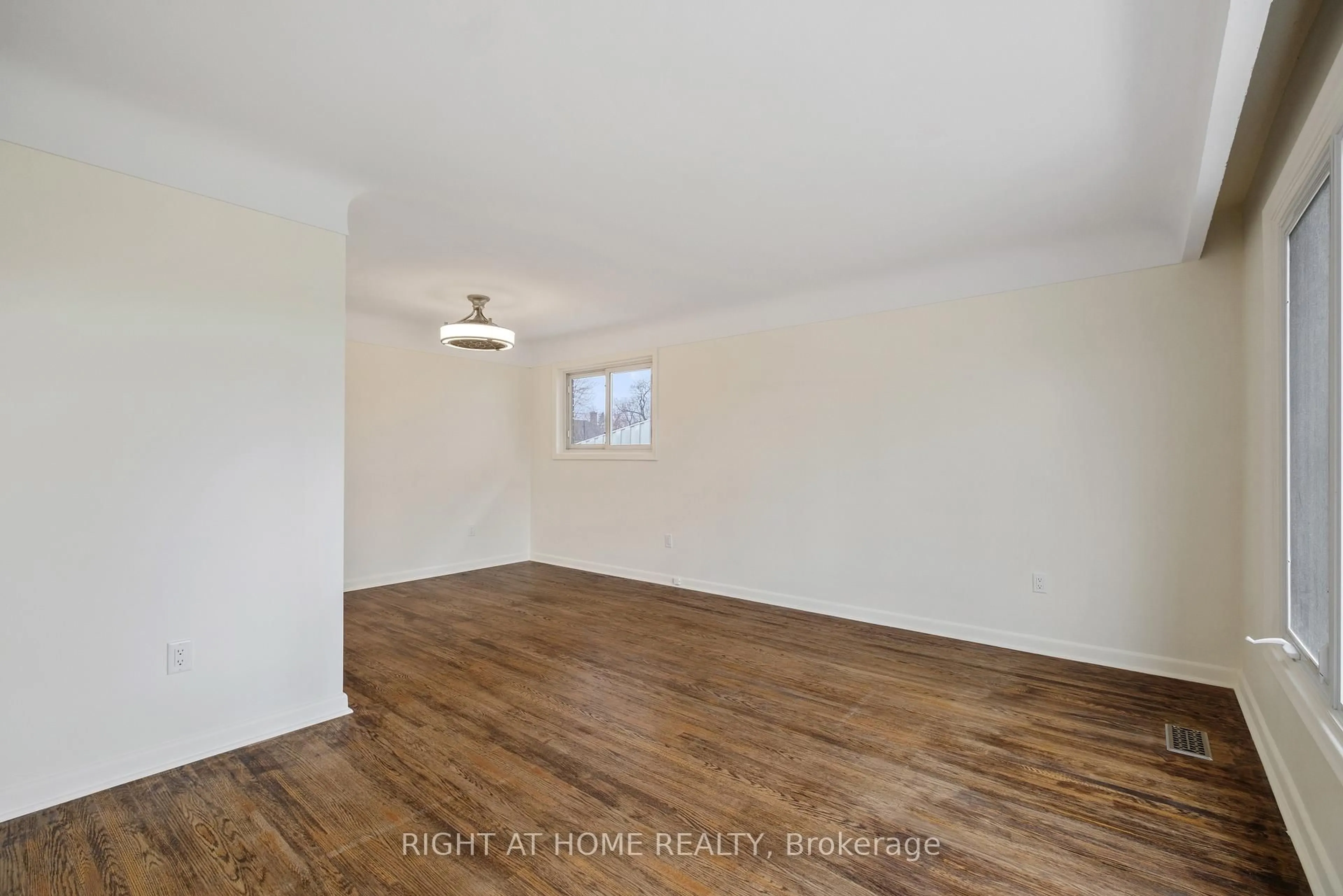 A pic of a room for 62 Cloke Crt, Hamilton Ontario L8T 1N5
