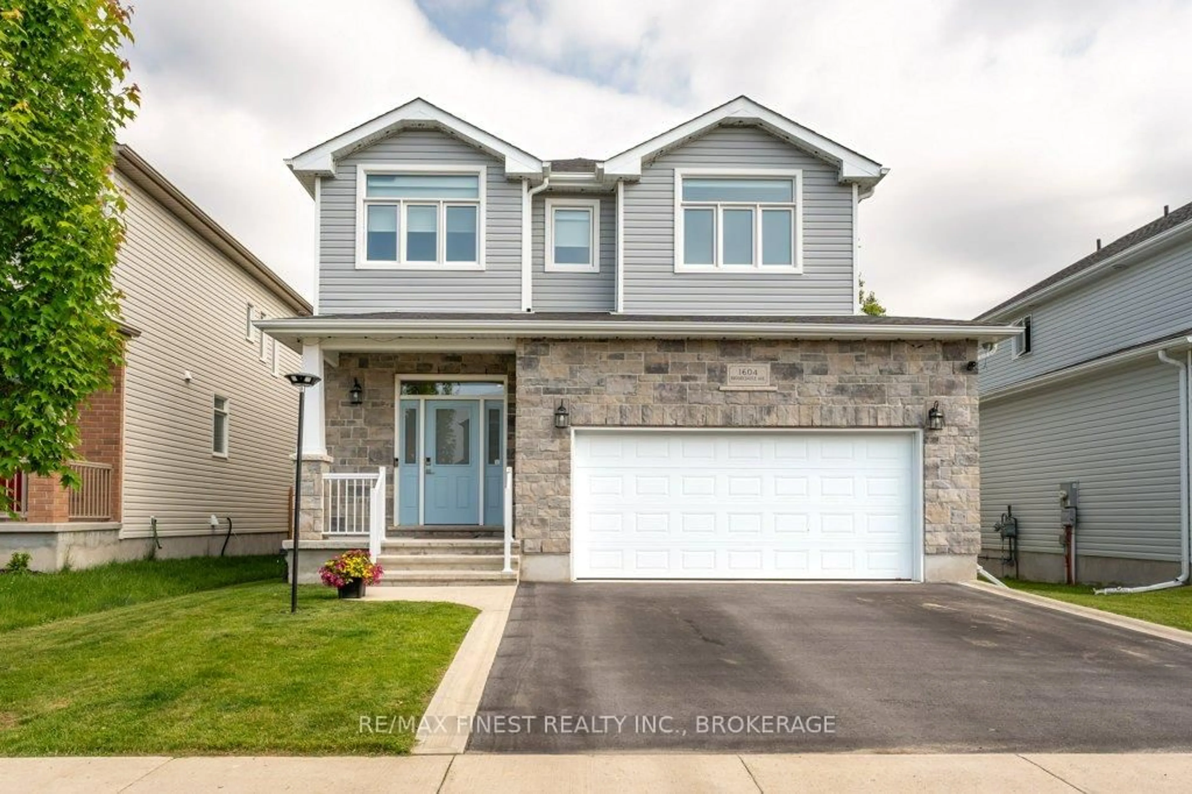 Home with vinyl exterior material, street for 1604 Brookdayle Ave, Kingston Ontario K7P 0S8