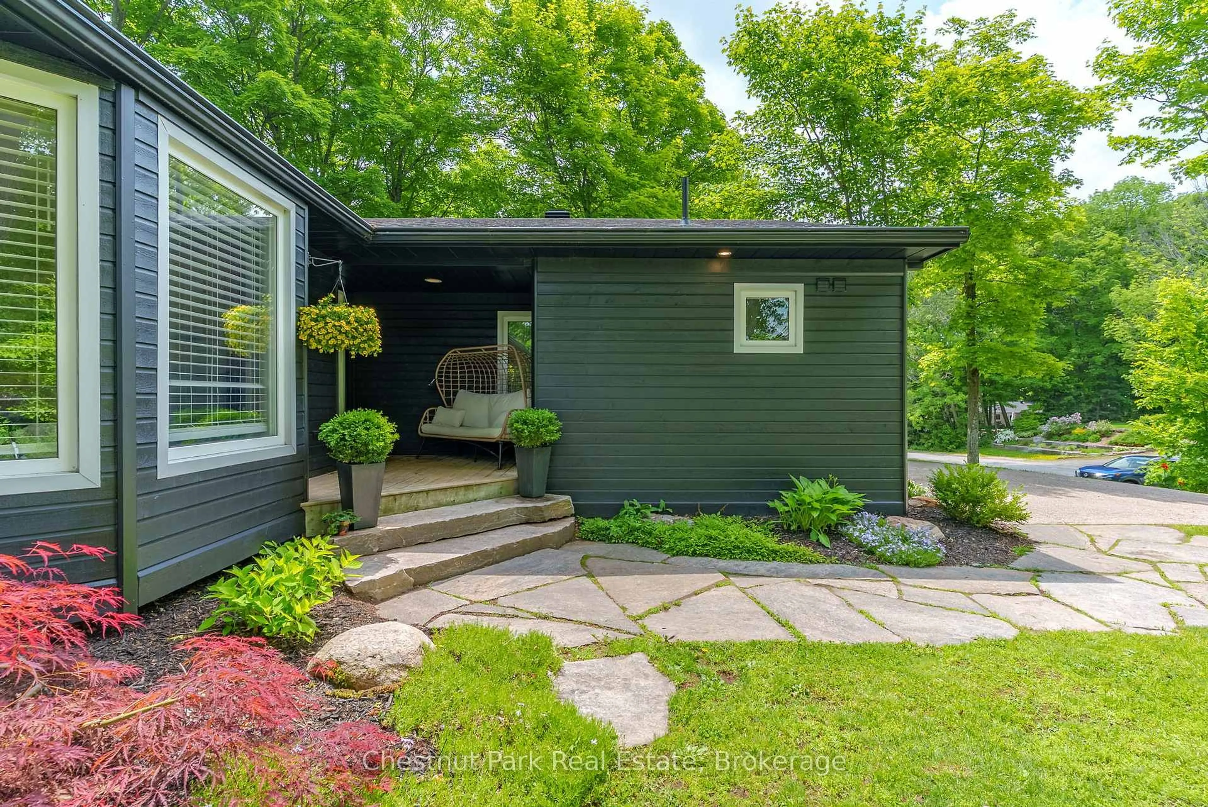 Patio, street for 245 Summit Dr, Huntsville Ontario P1H 1Y9