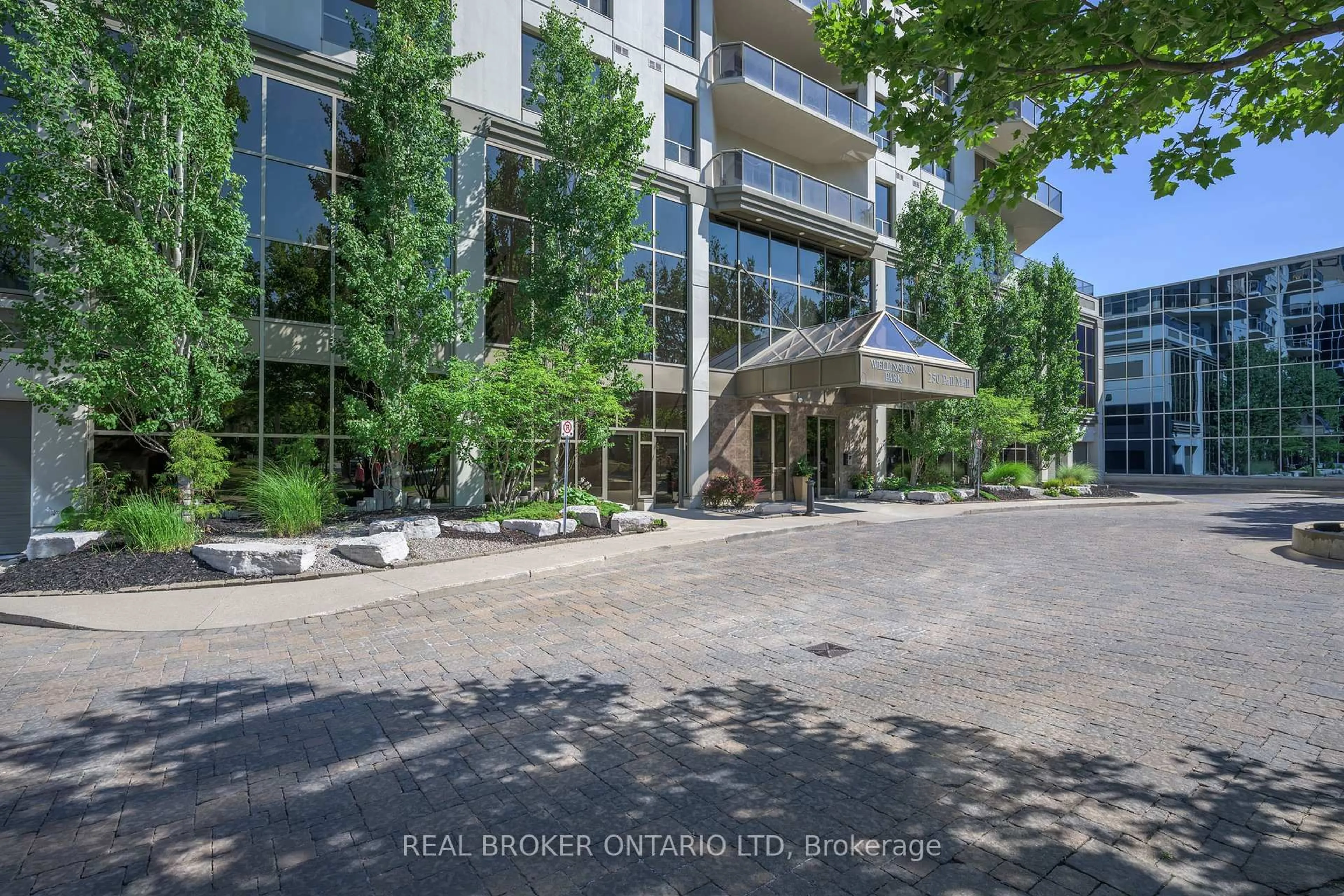 Indoor foyer for 250 Pall Mall St #601, London East Ontario N6A 6K3