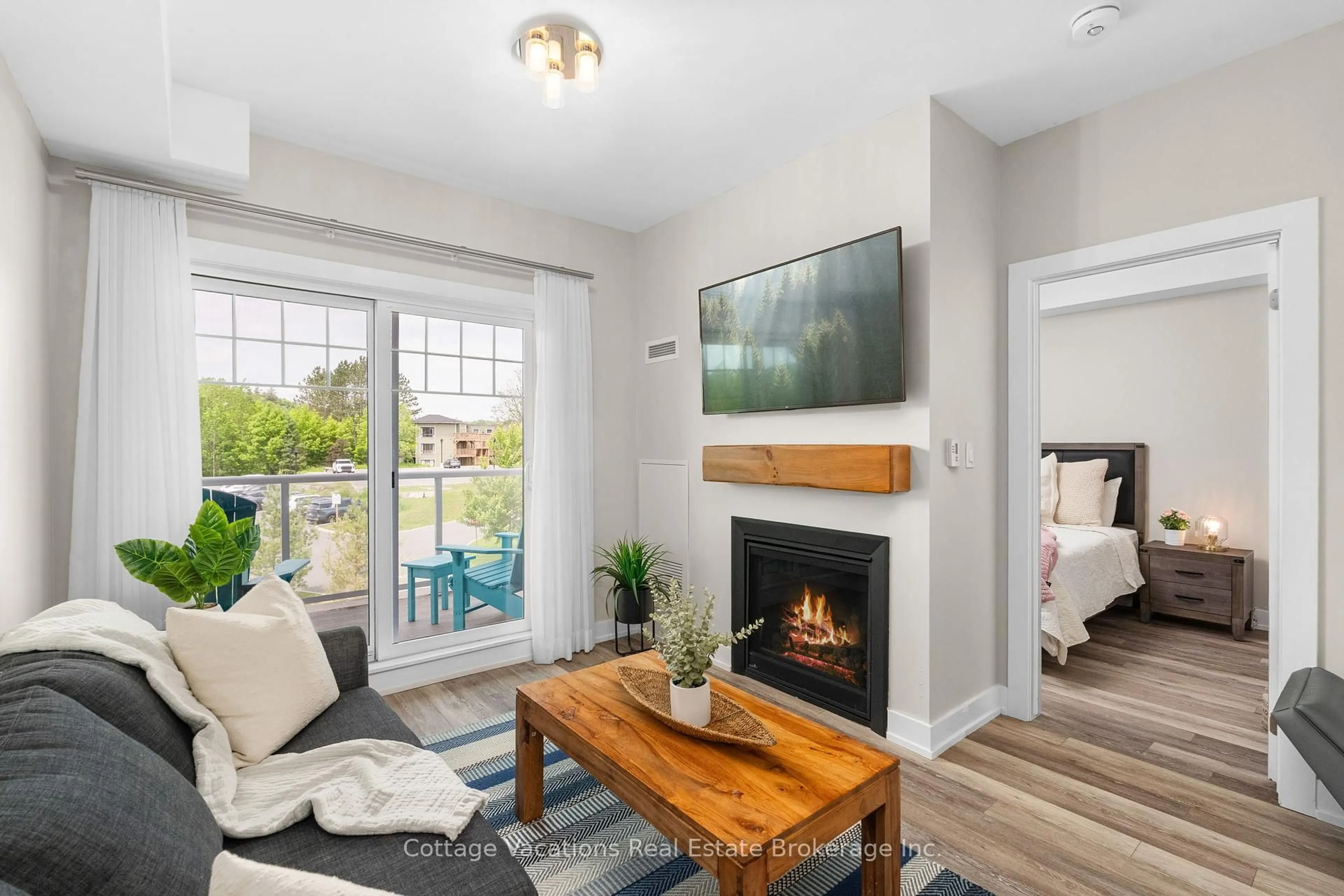 Living room with furniture, wood/laminate floor for 25 Pen Lake Pt #314, Huntsville Ontario P1H 1A9