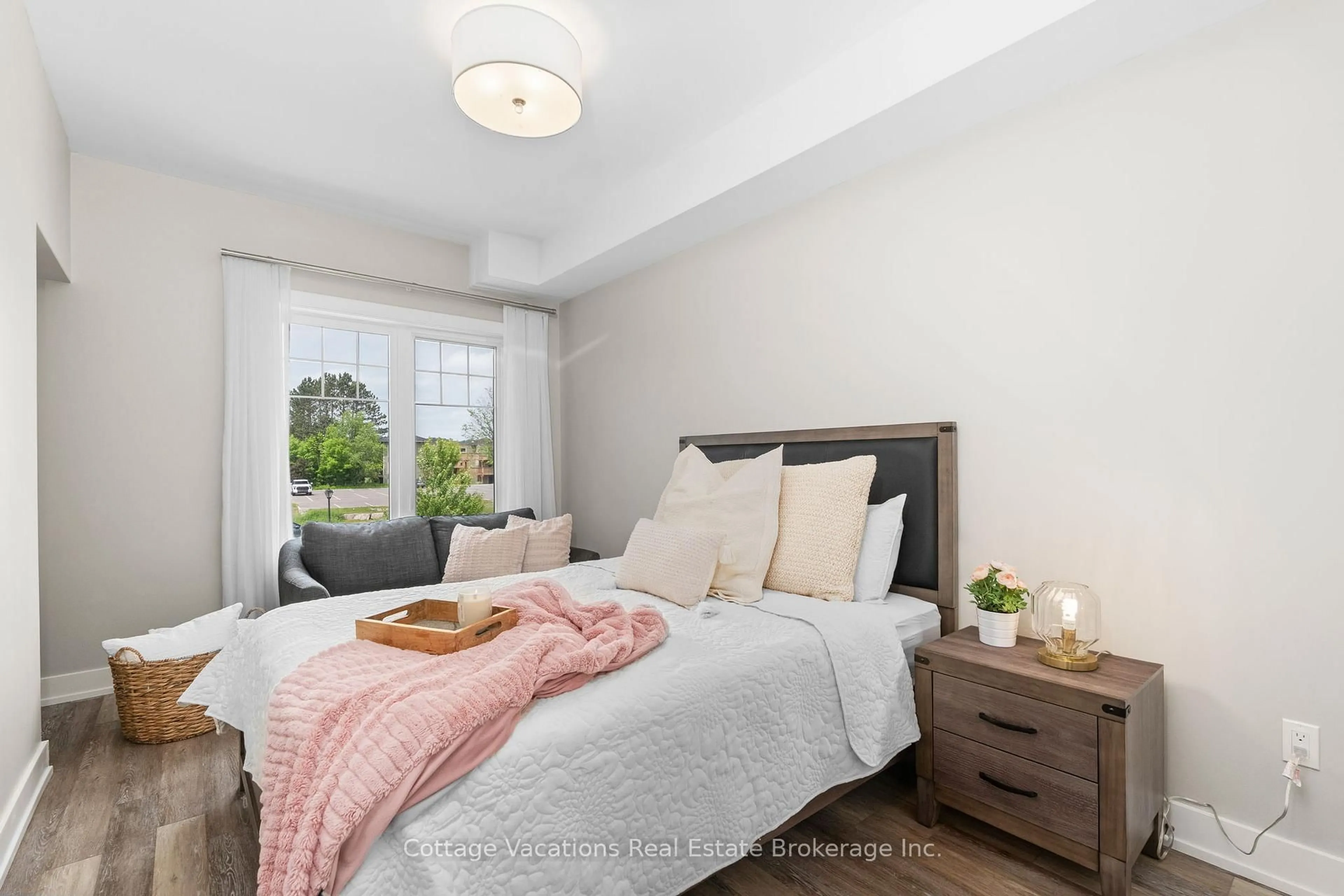 Bedroom with bed, unknown for 25 Pen Lake Pt #314, Huntsville Ontario P1H 1A9