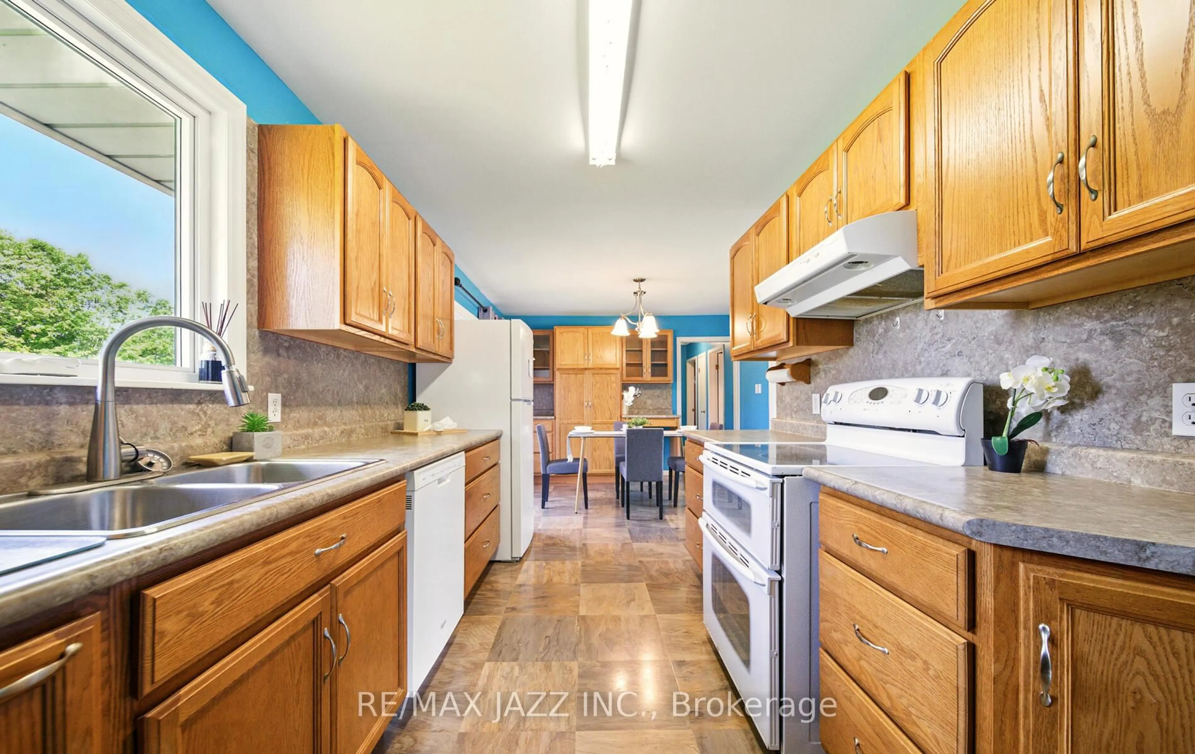 Standard kitchen, ceramic/tile floor for 8106 Tinkerville Rd, Port Hope Ontario L0A 1B0