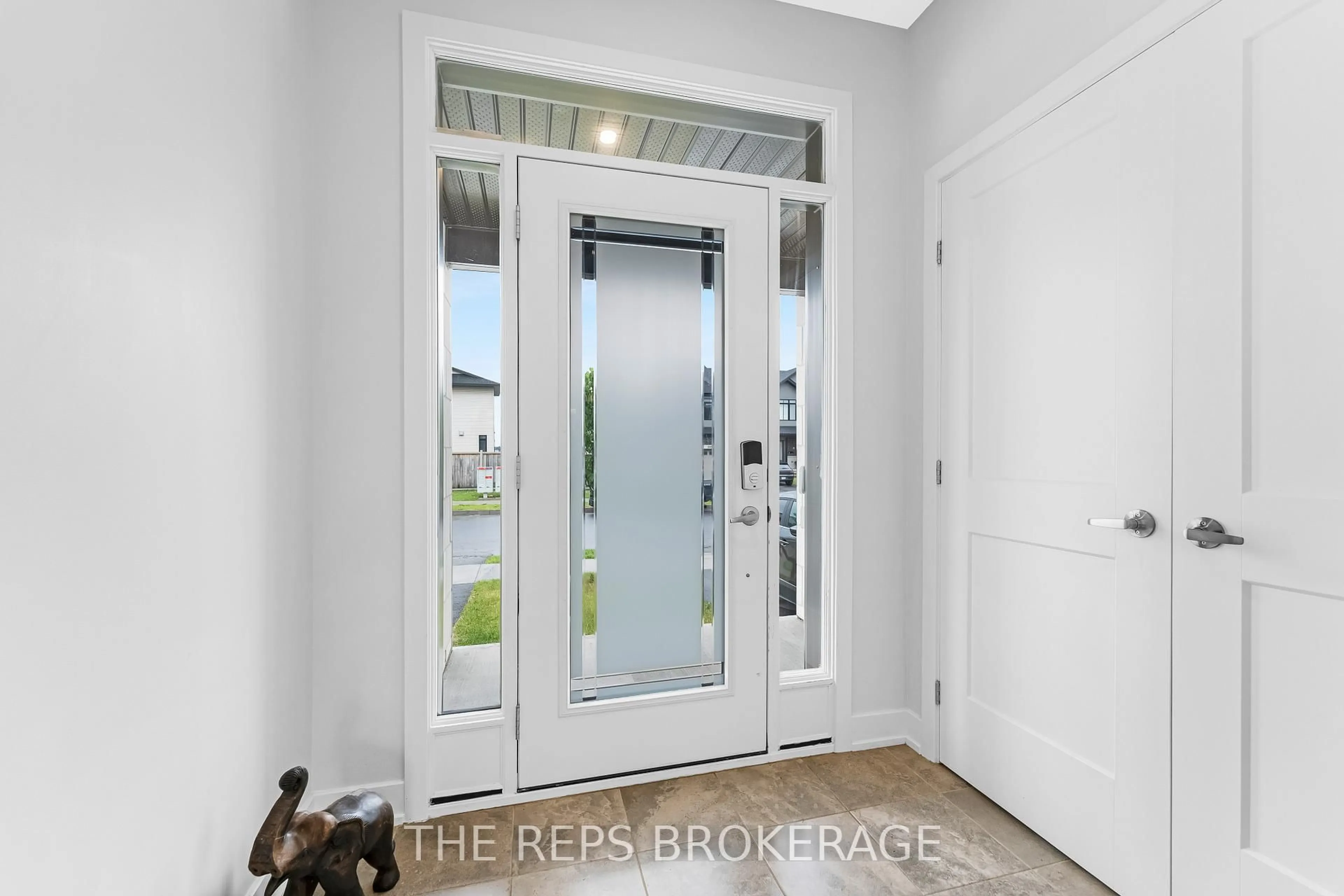 Indoor entryway for 891 Solarium Ave, Manotick Ontario K4M 0K5