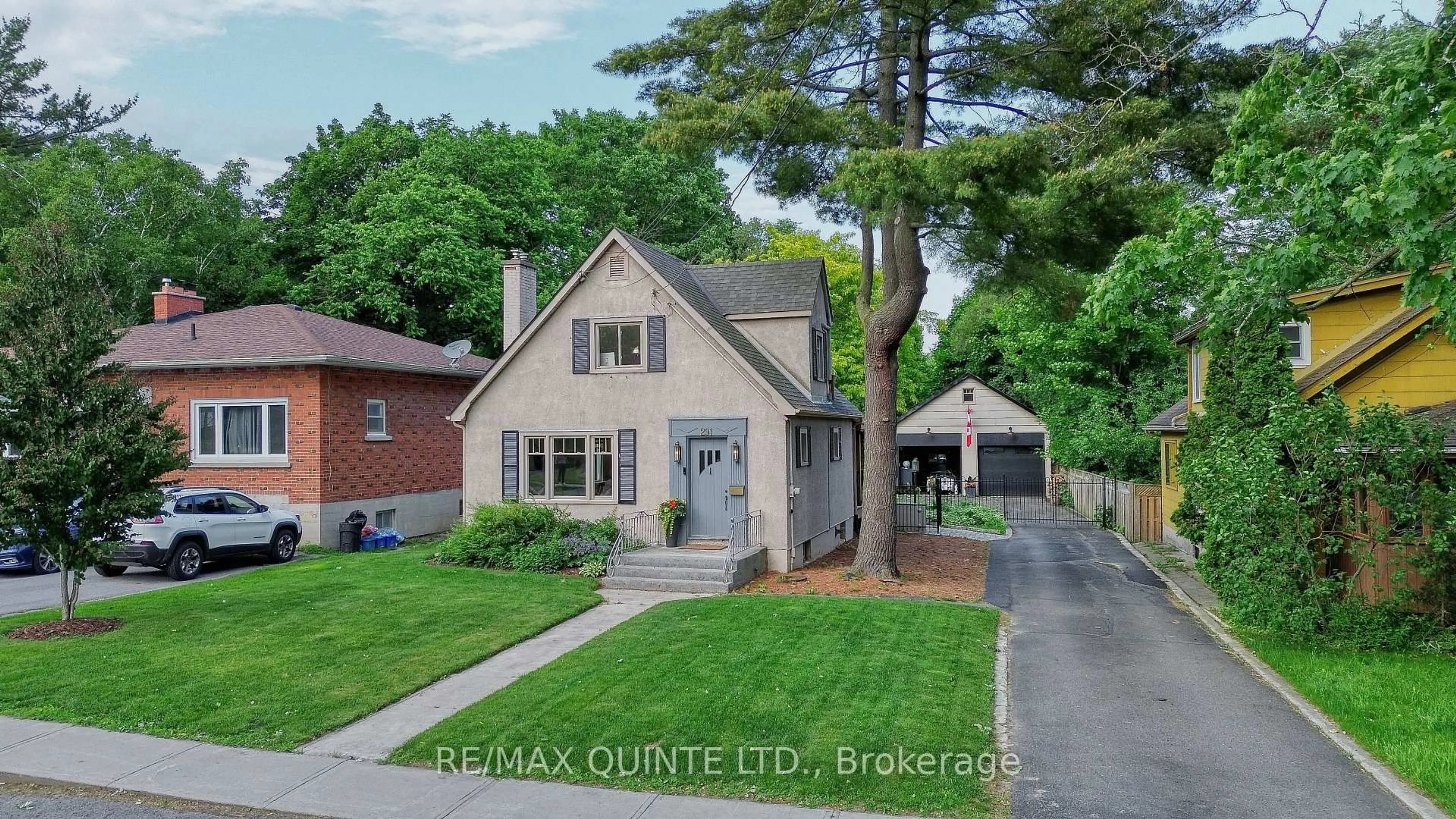 Home with brick exterior material, street for 291 Dufferin Ave, Belleville Ontario K8N 3X6