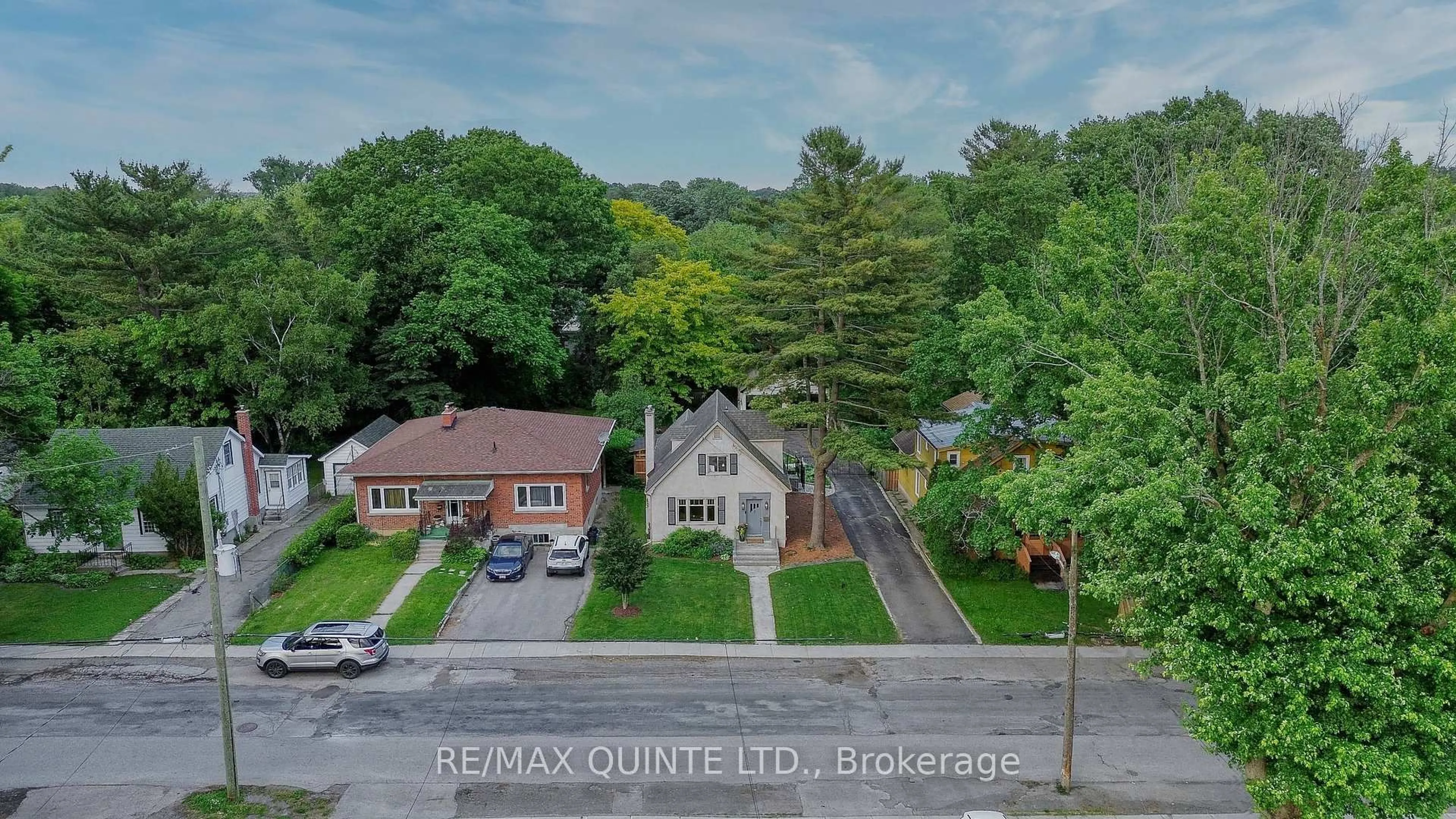 A pic from outside/outdoor area/front of a property/back of a property/a pic from drone, street for 291 Dufferin Ave, Belleville Ontario K8N 3X6
