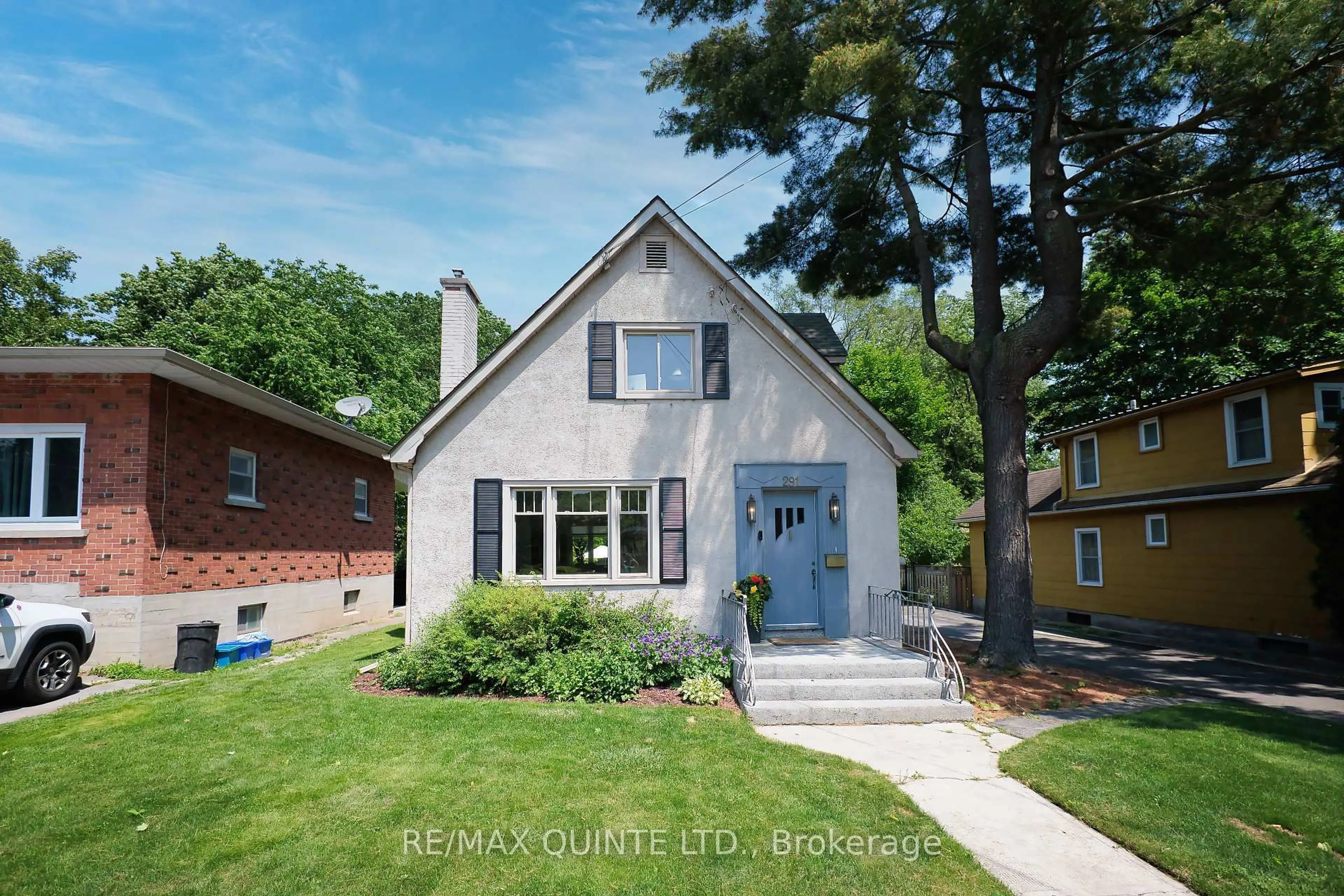 Home with brick exterior material, street for 291 Dufferin Ave, Belleville Ontario K8N 3X6