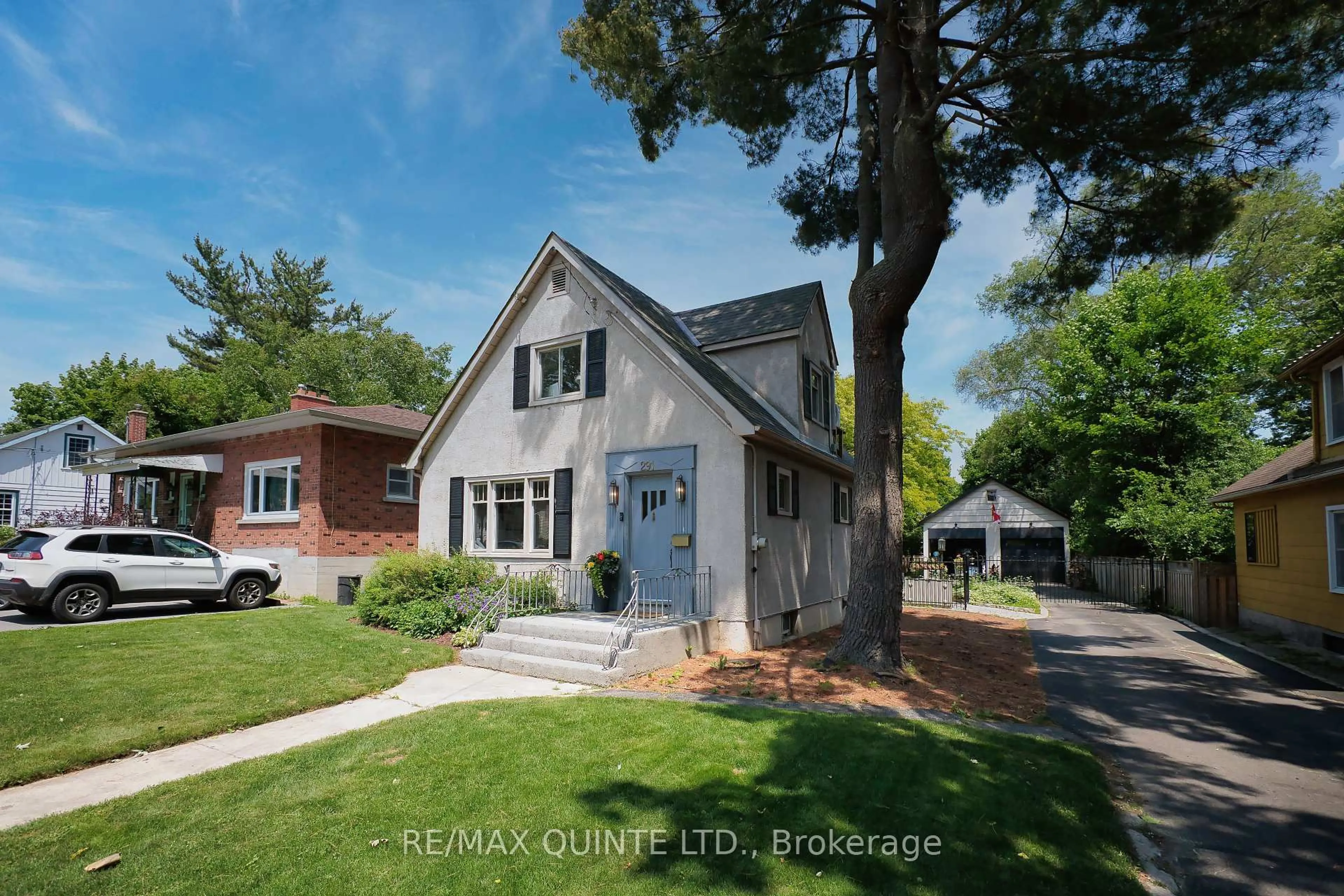 Home with brick exterior material, street for 291 Dufferin Ave, Belleville Ontario K8N 3X6