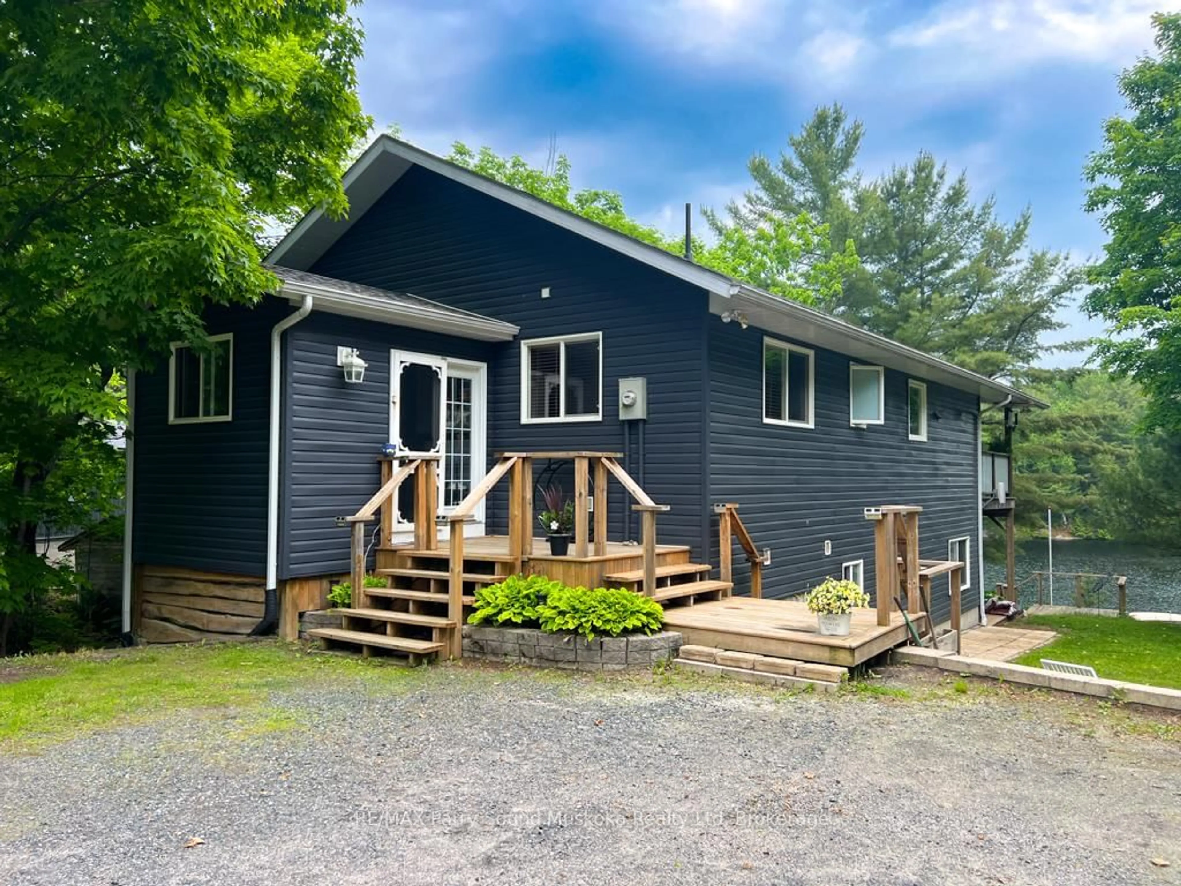 Home with vinyl exterior material, unknown for 45 Peninsula Shores Rd, McDougall Ontario P2A 2W7