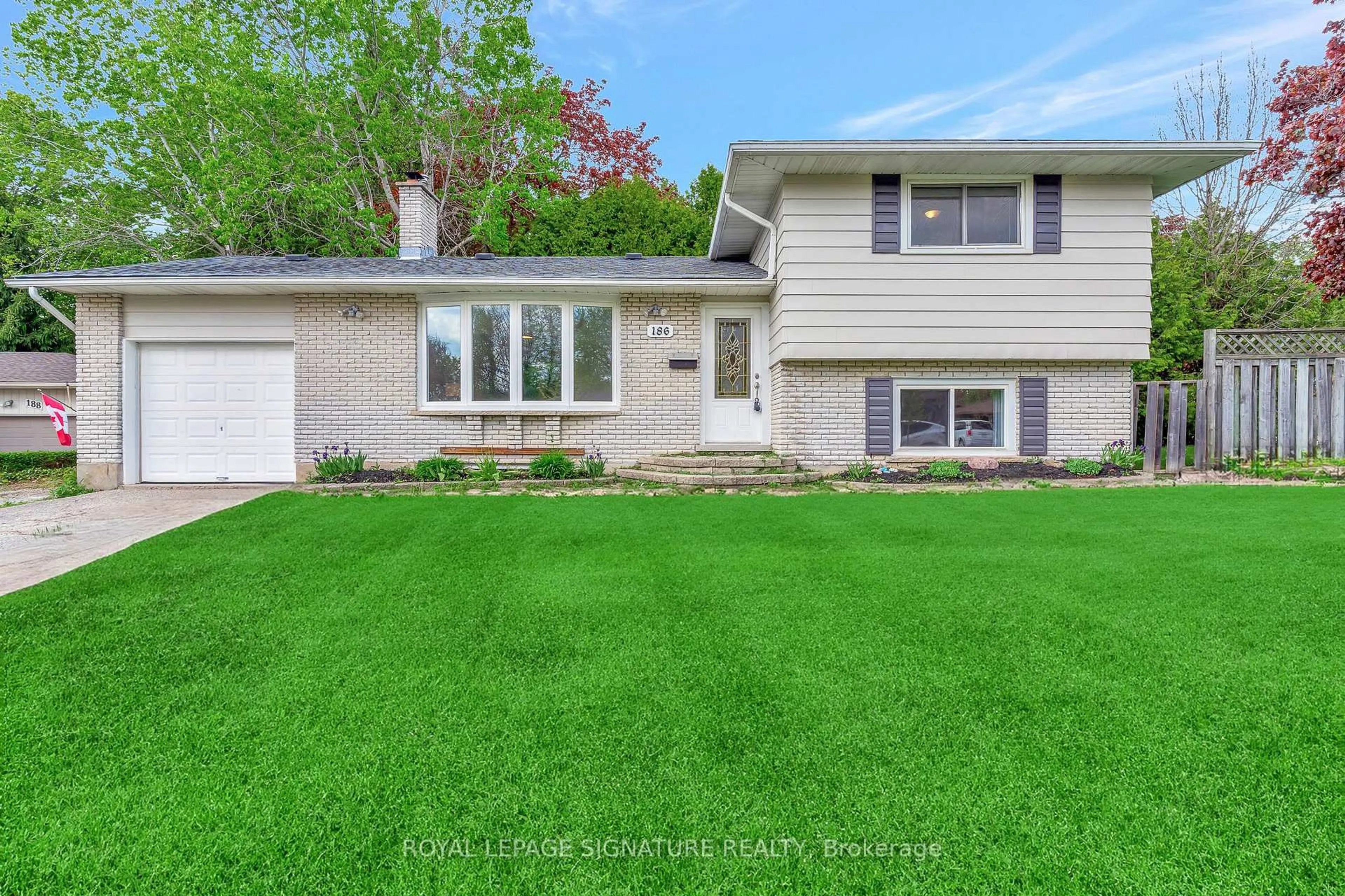 Home with vinyl exterior material, street for 186 Cedarbrae Ave, Waterloo Ontario N2L 4S5