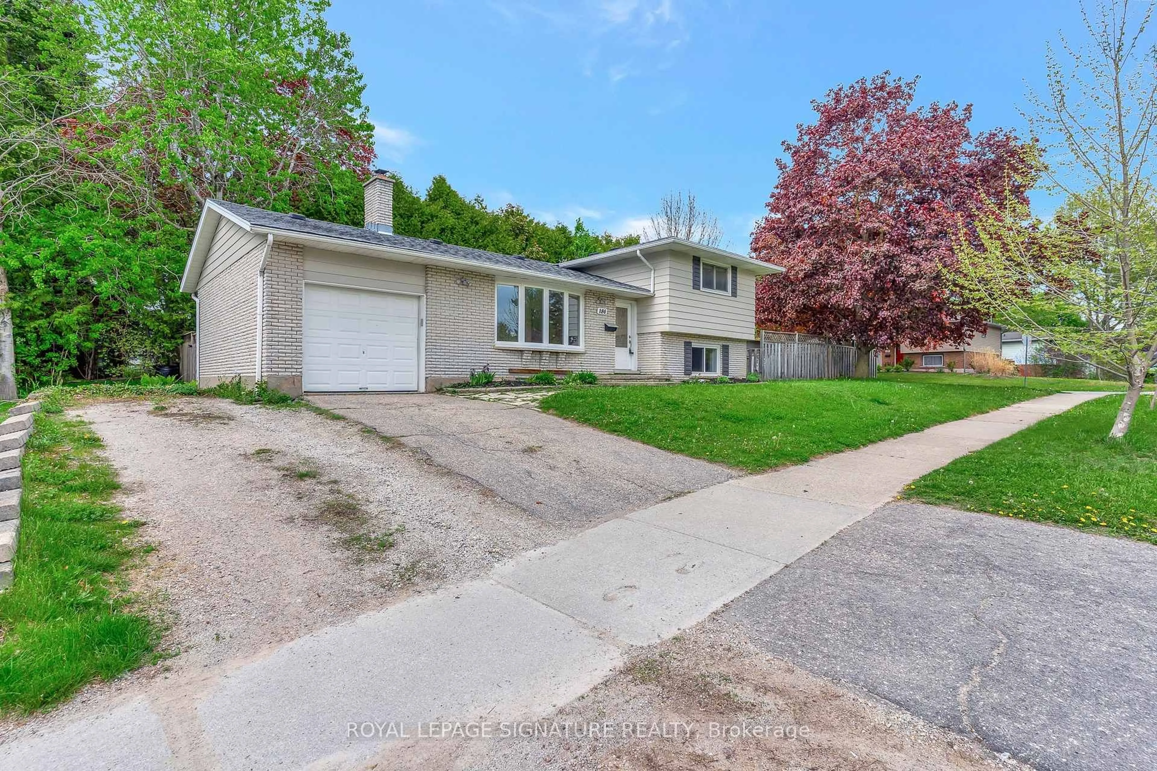 A pic from outside/outdoor area/front of a property/back of a property/a pic from drone, street for 186 Cedarbrae Ave, Waterloo Ontario N2L 4S5