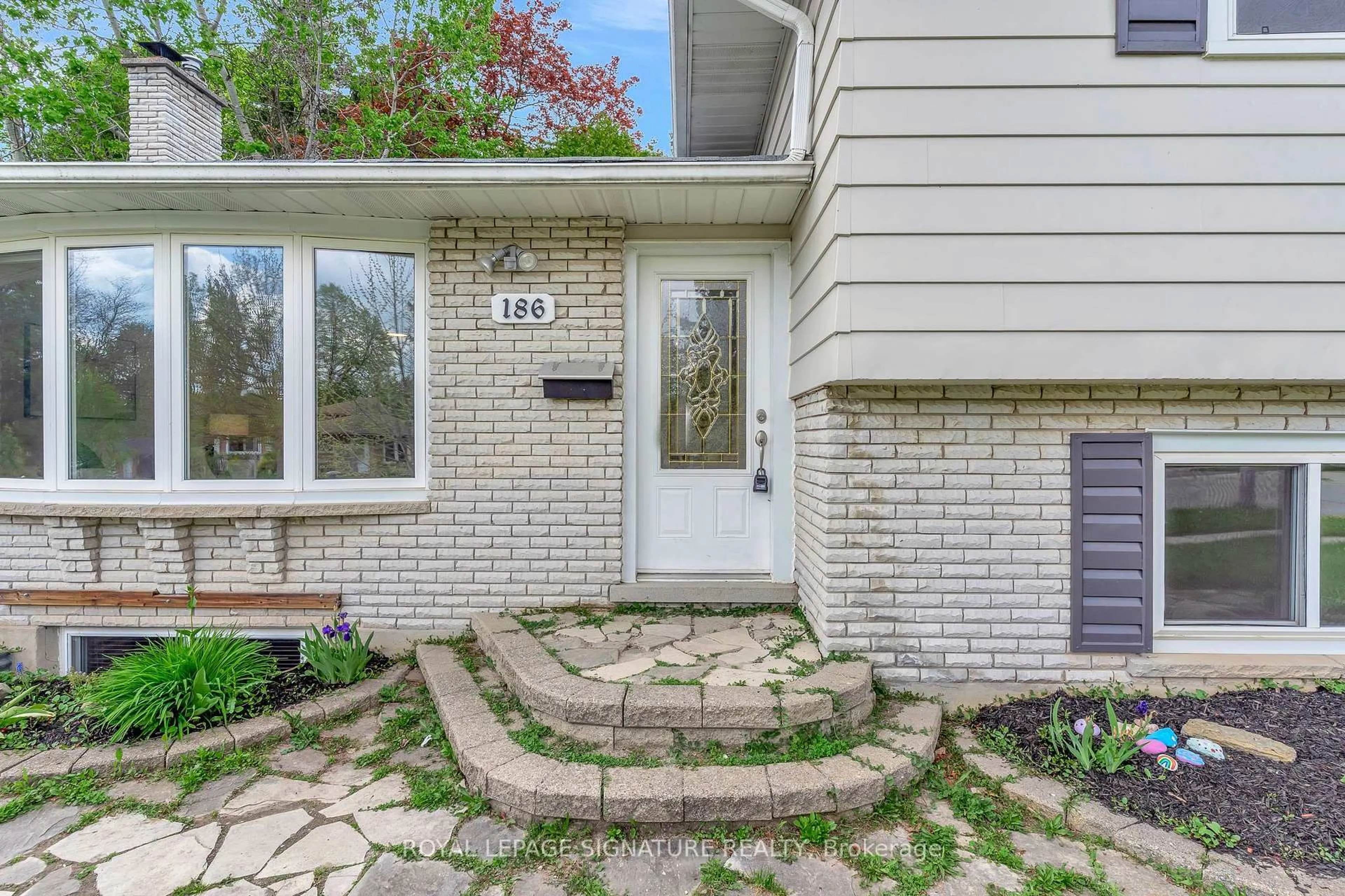 Unknown for 186 Cedarbrae Ave, Waterloo Ontario N2L 4S5