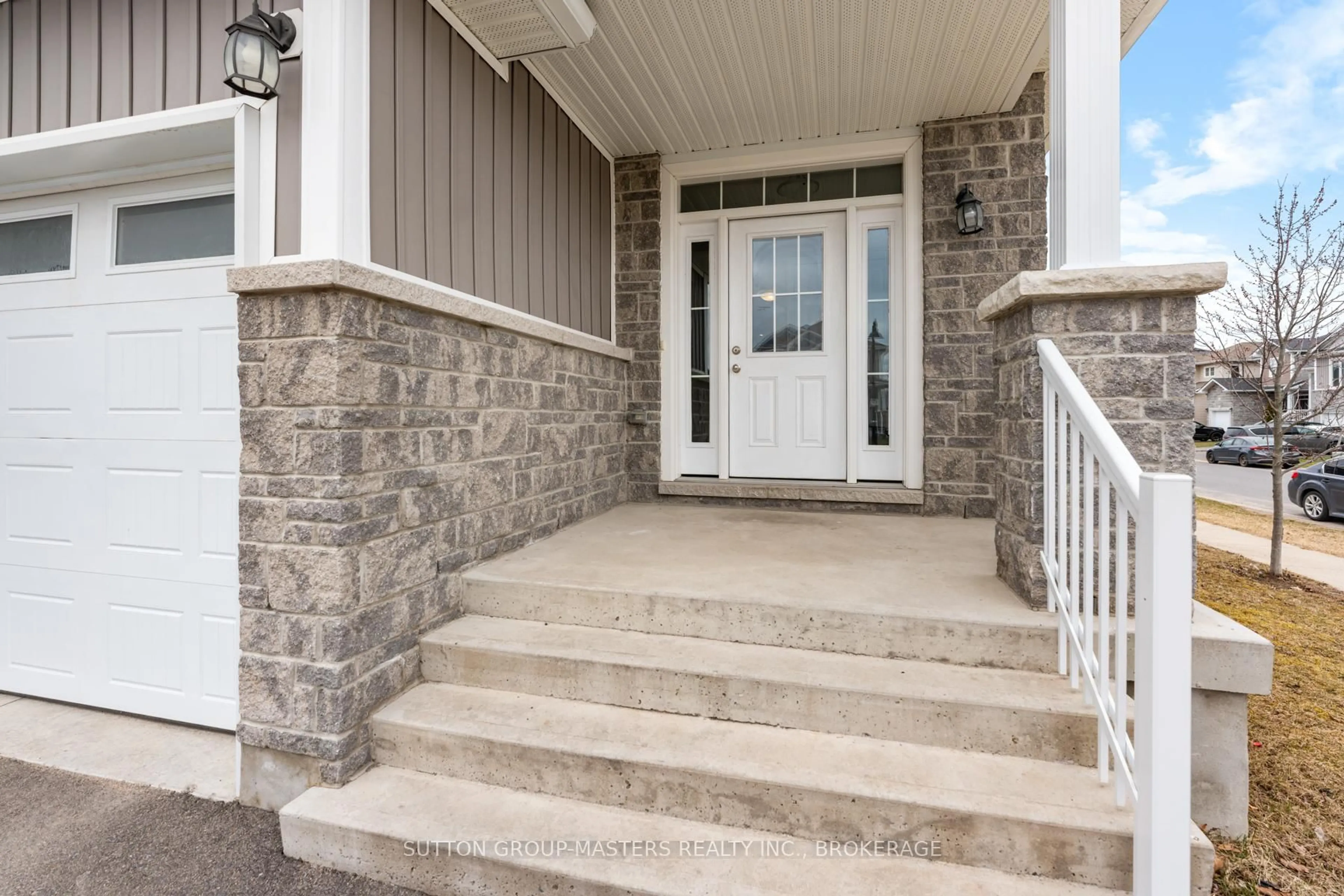 Indoor entryway for 229 Holden St, Kingston Ontario K7P 0L1