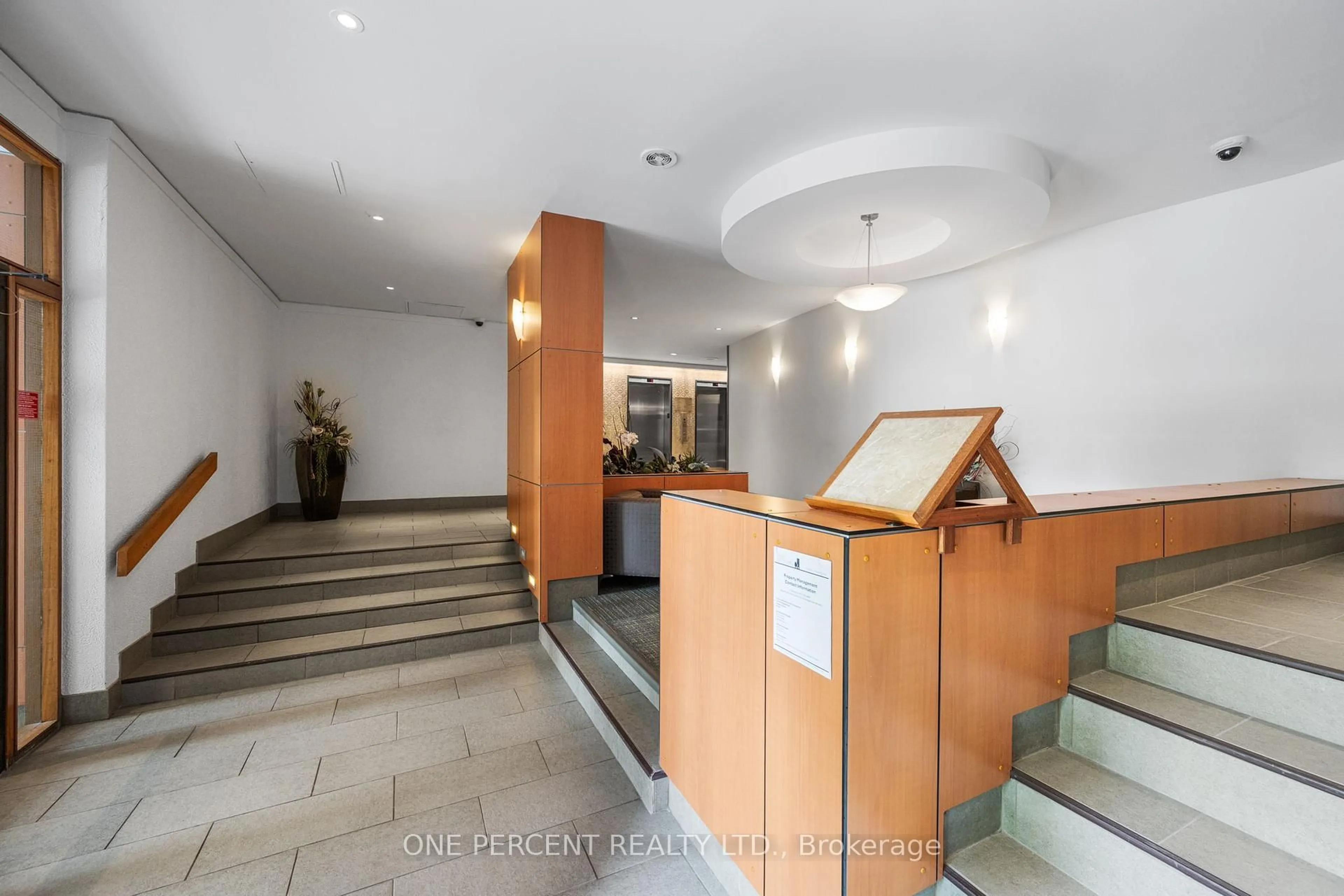 Lobby for 373 Laurier Ave #201, Ottawa Ontario K1N 8X6