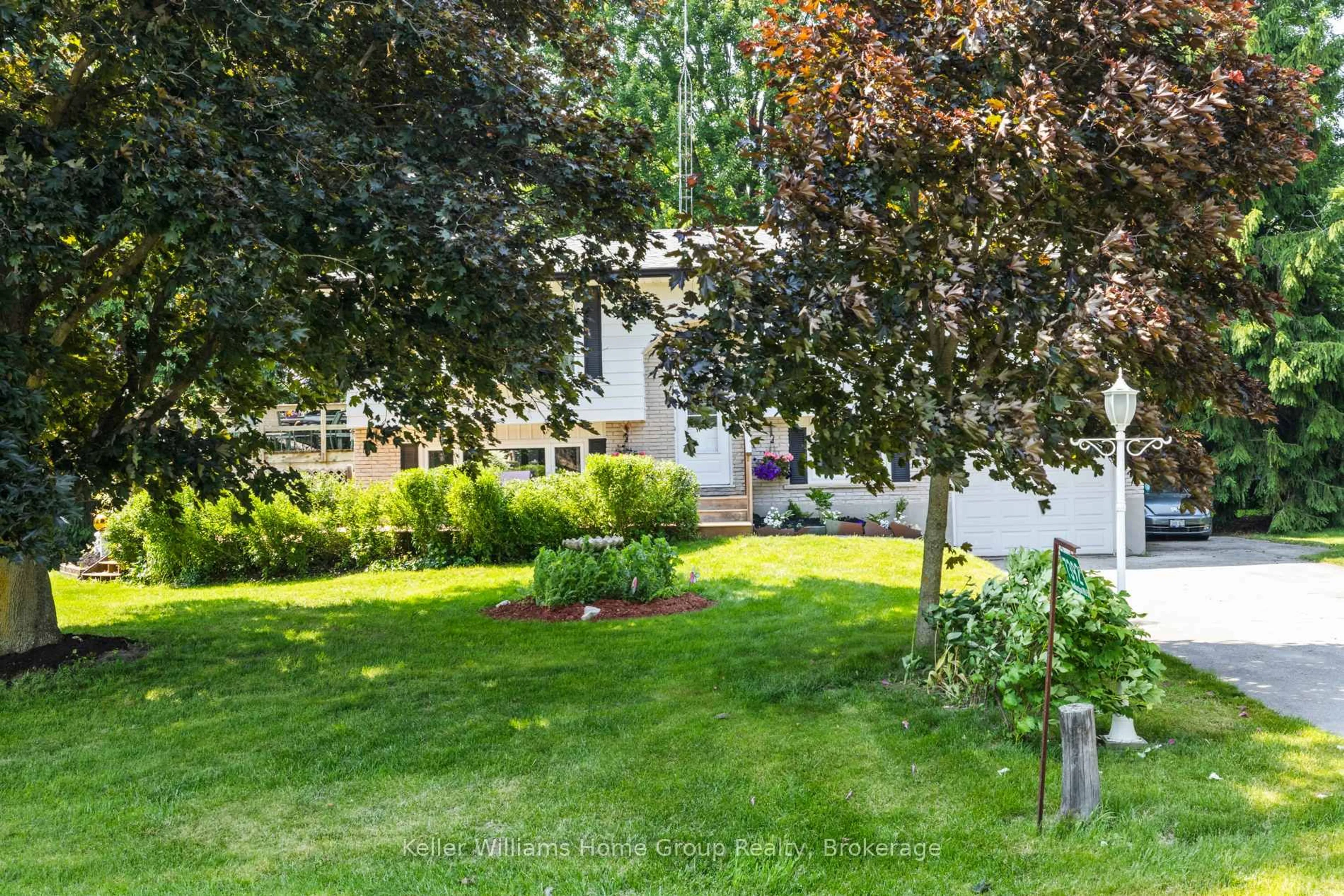 Patio, street for 7392 Wellington Rd 51 Rd, Guelph/Eramosa Ontario N0B 1B0