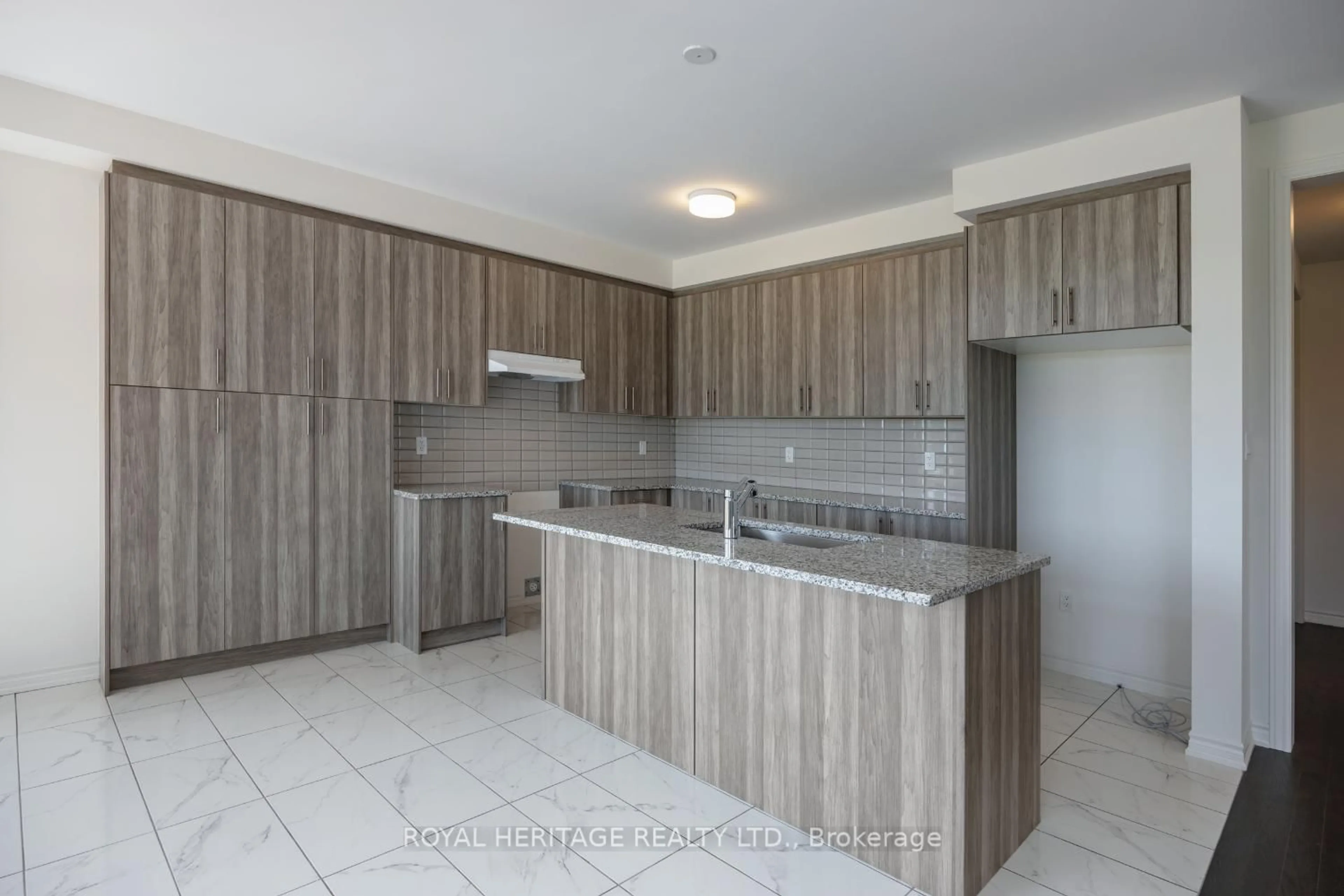 Standard kitchen, unknown for 1010 Trailsview Ave, Cobourg Ontario K9A 4J6
