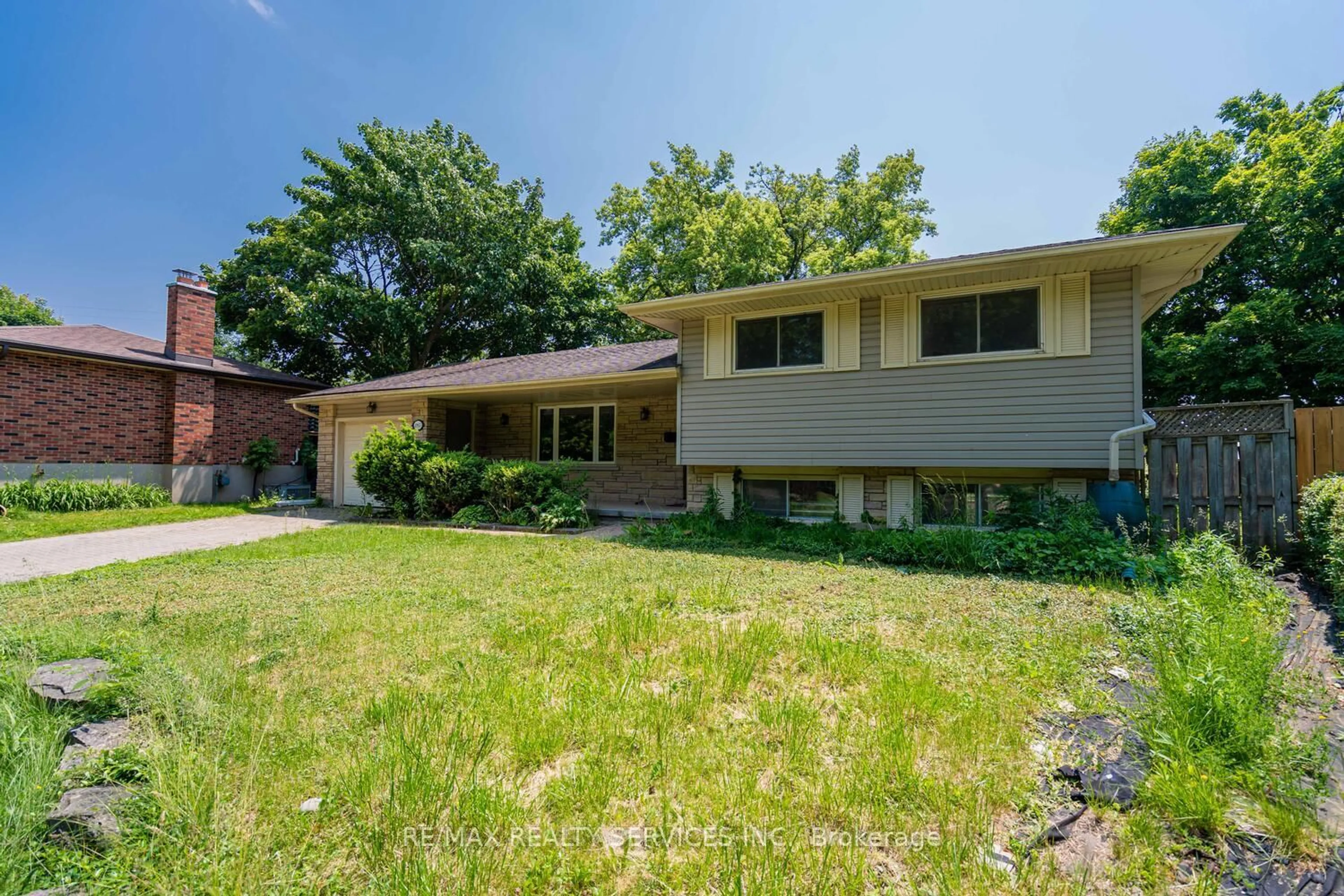 Home with brick exterior material, street for 285 Thorncrest Dr, Waterloo Ontario N2L 4L2