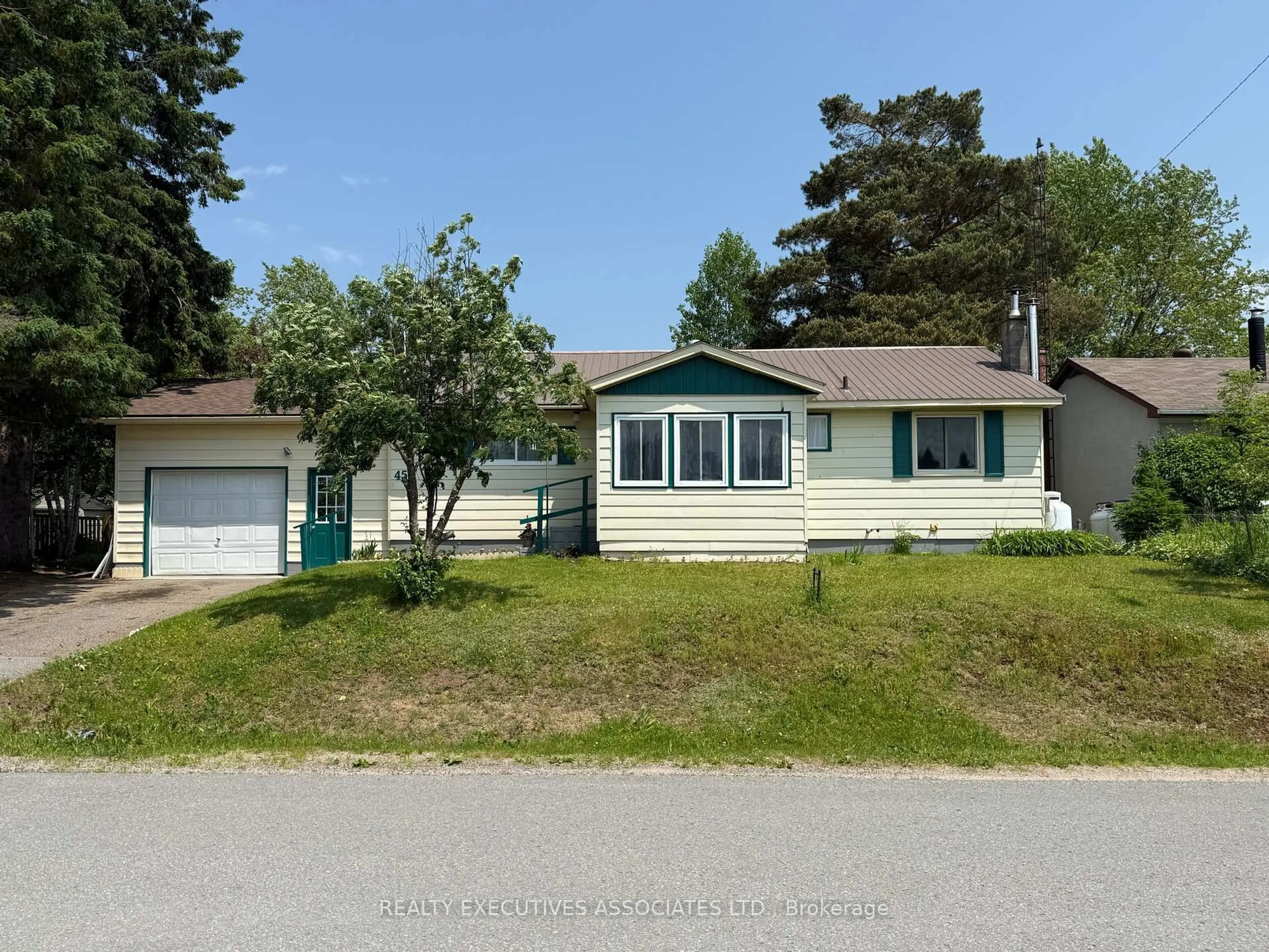 A pic from outside/outdoor area/front of a property/back of a property/a pic from drone, street for 45 Larch St, Highlands East Ontario K0L 1M0