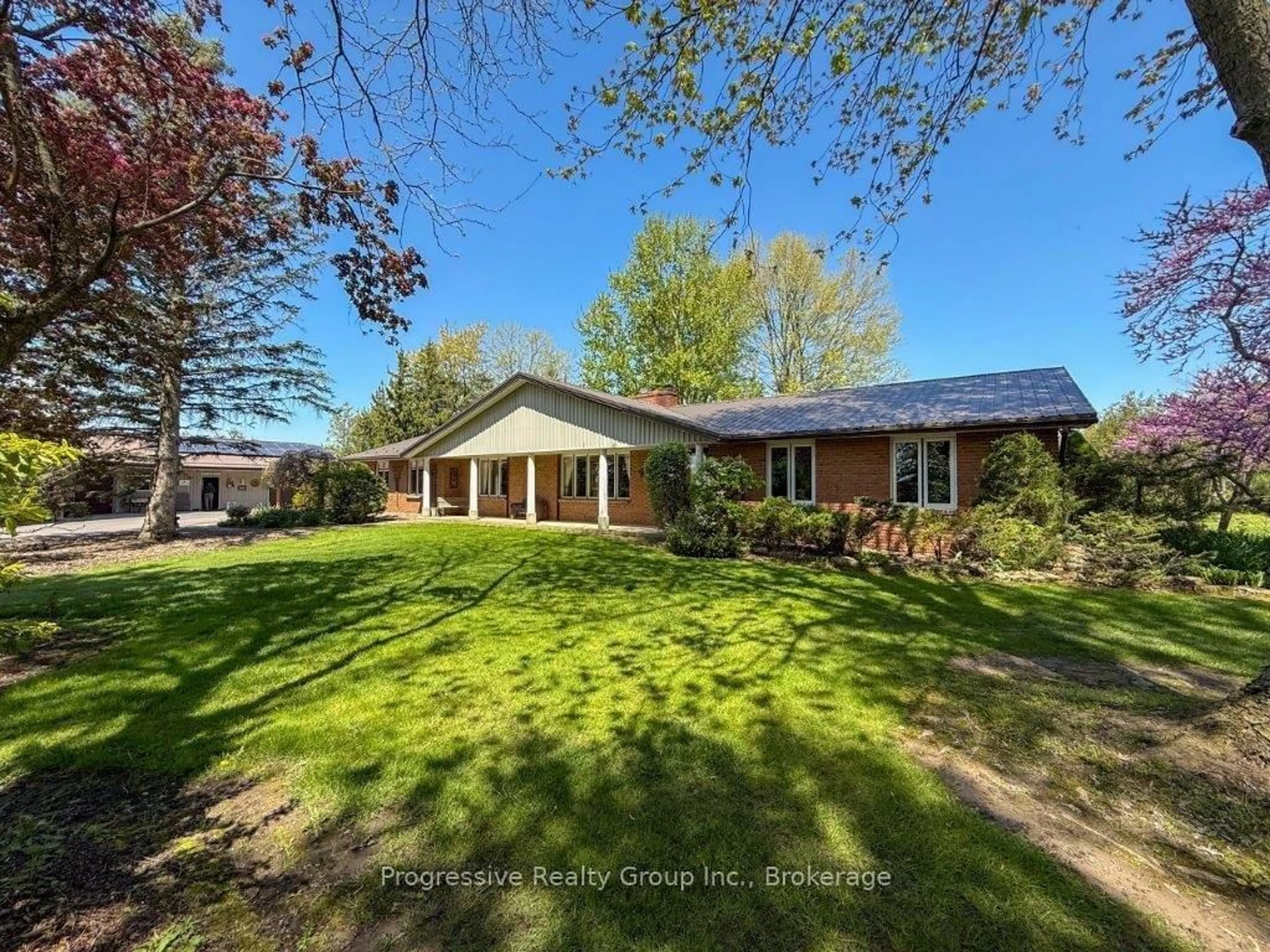 A pic from outside/outdoor area/front of a property/back of a property/a pic from drone, street for 163 Conc 3 Townsend Rd, Norfolk Ontario N0E 1Z0