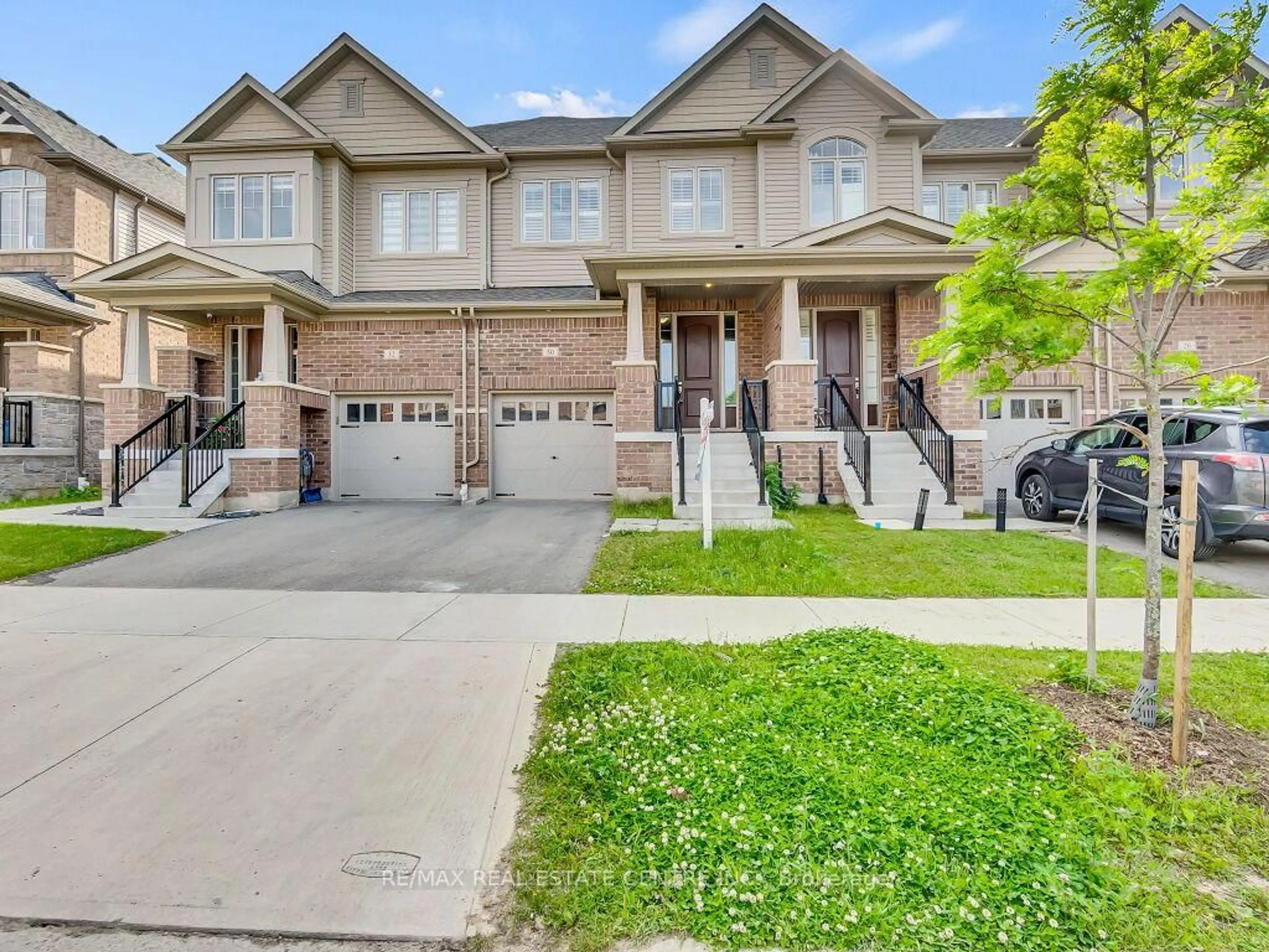 Home with brick exterior material, street for 30 Grassbourne Ave, Kitchener Ontario N2R 0R1