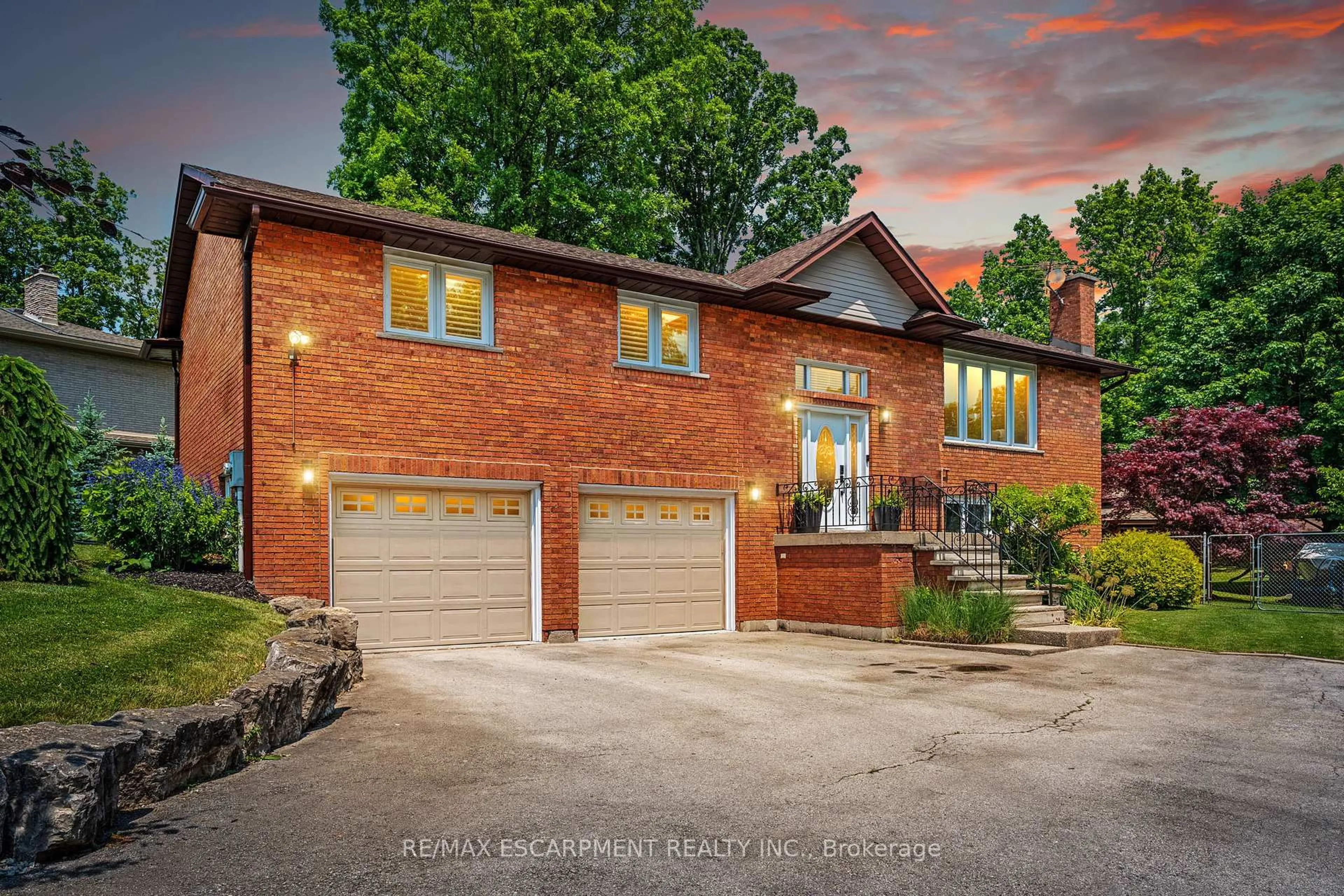 Home with brick exterior material, street for 5126 Chippewa Rd, Hamilton Ontario L0R 1W0