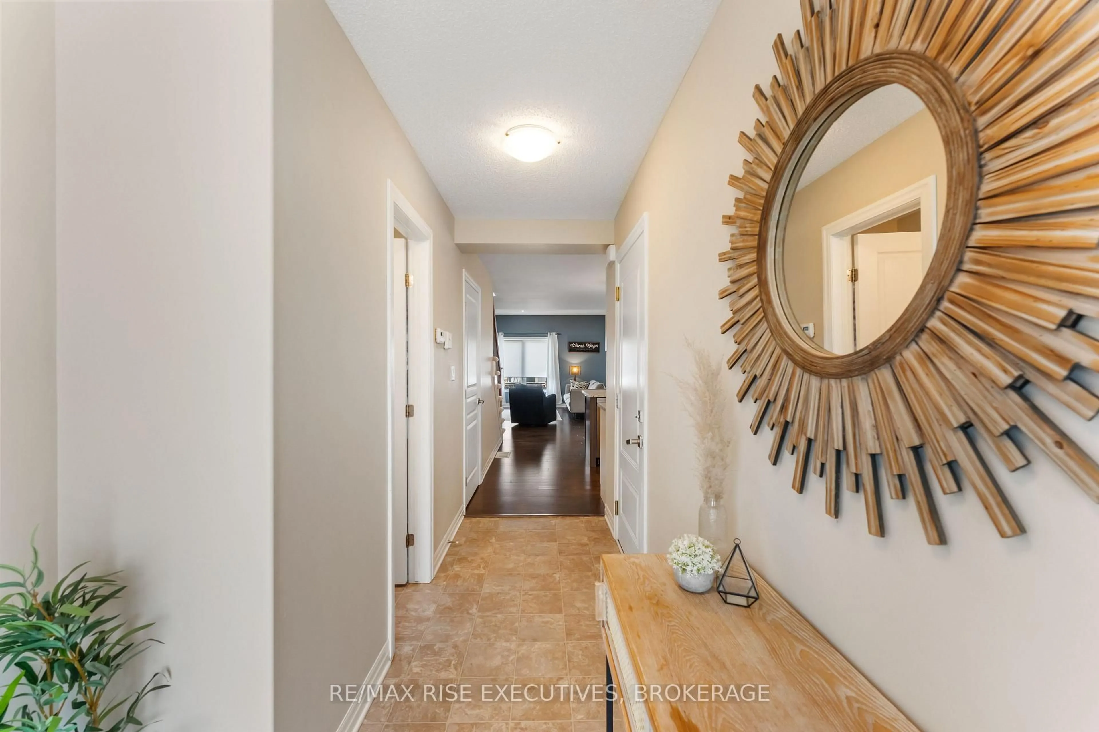Indoor entryway for 204 Clipper Crt, Kingston Ontario K7K 0E8
