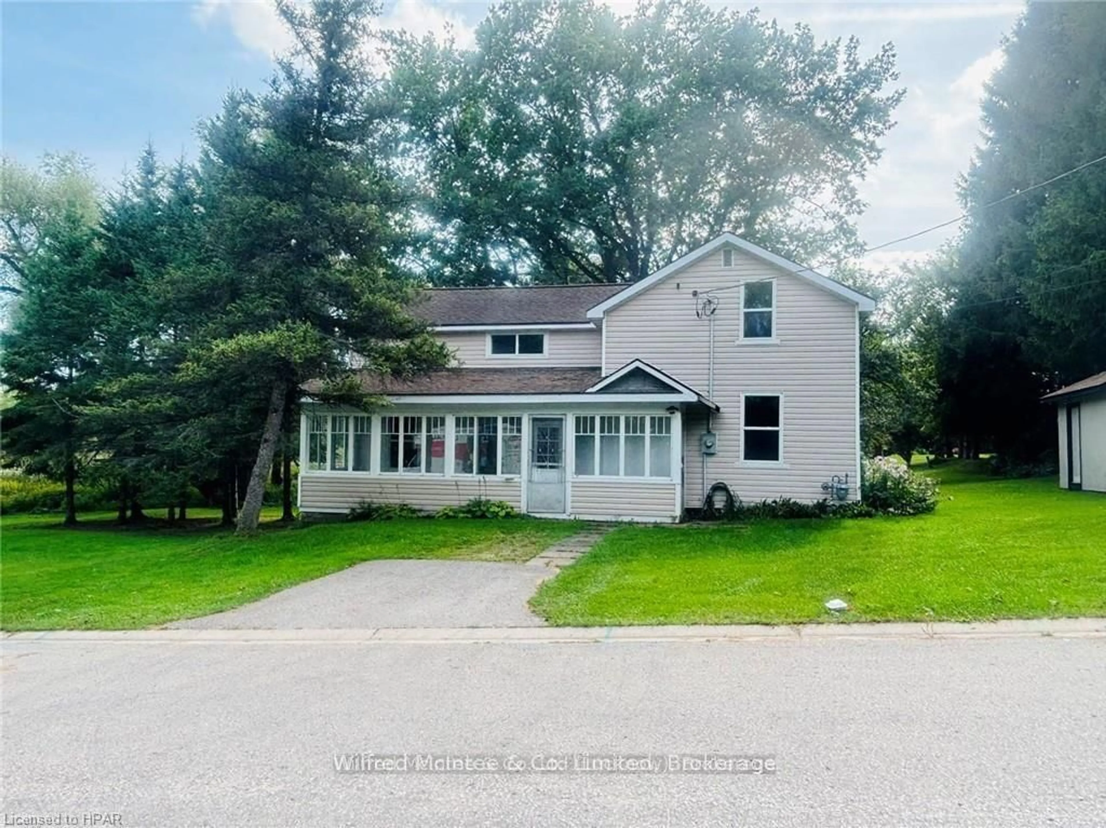 Home with vinyl exterior material, street for 476 HAMILTON St, Huron-Kinloss Ontario N0G 2H0
