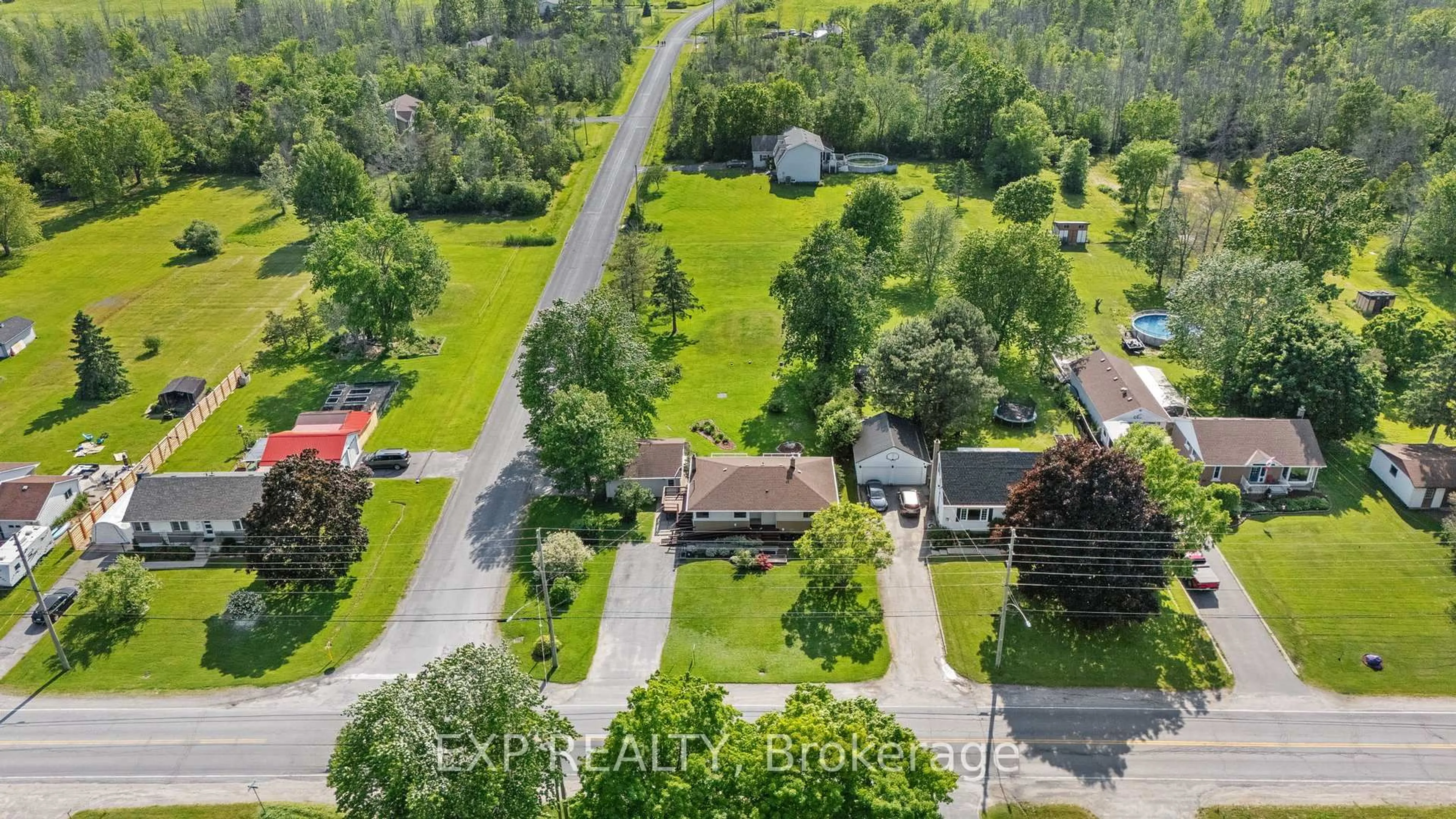 A pic from outside/outdoor area/front of a property/back of a property/a pic from drone, street for 450 Coronation Blvd, Amherstview Ontario K7M 5P9