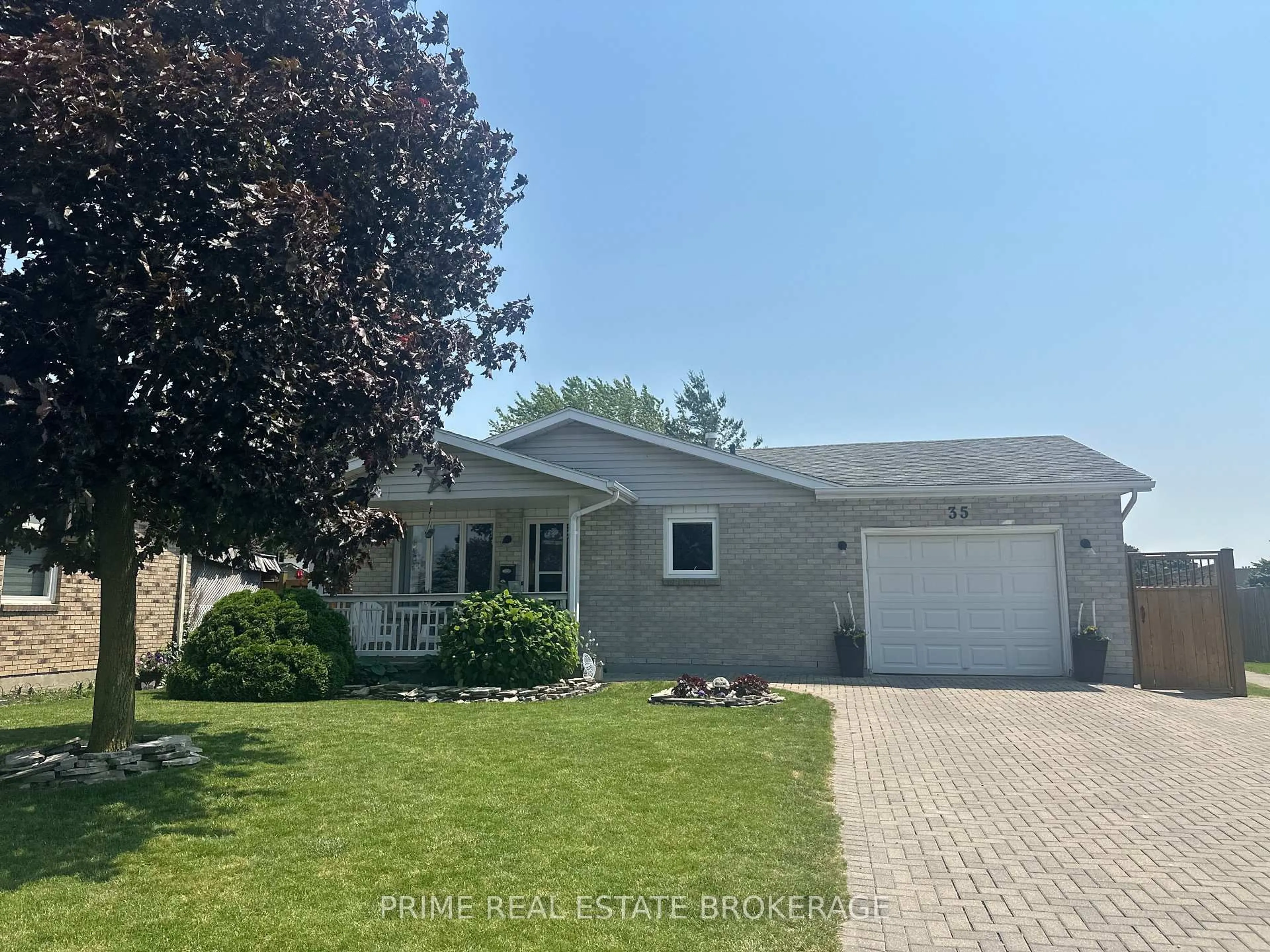 Home with vinyl exterior material, street for 35 Athlone Rd, Chatham-Kent Ontario N0P 2L0