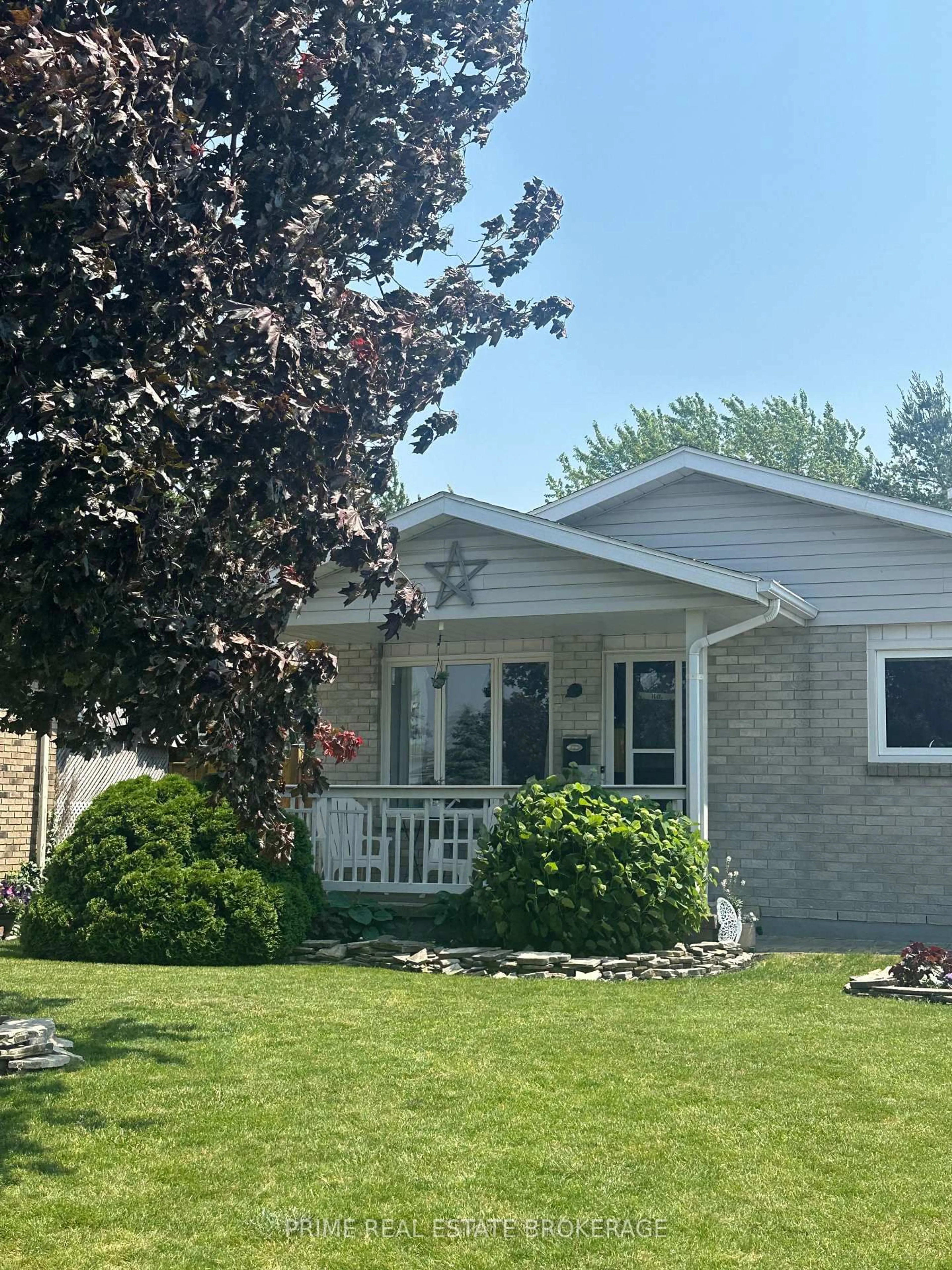 Home with vinyl exterior material, street for 35 Athlone Rd, Chatham-Kent Ontario N0P 2L0
