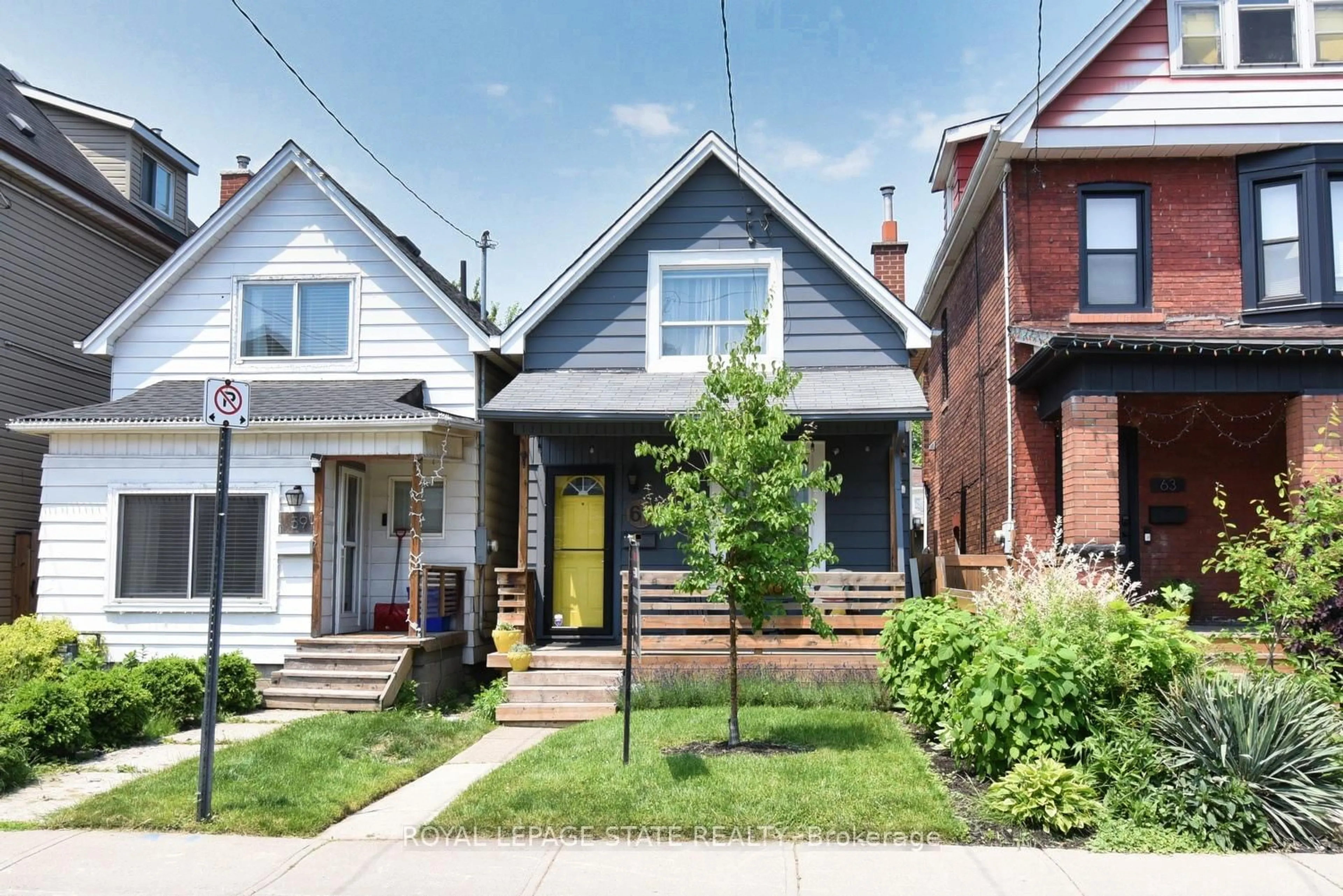 Home with brick exterior material, street for 61 Chestnut Ave, Hamilton Ontario L8L 6K8