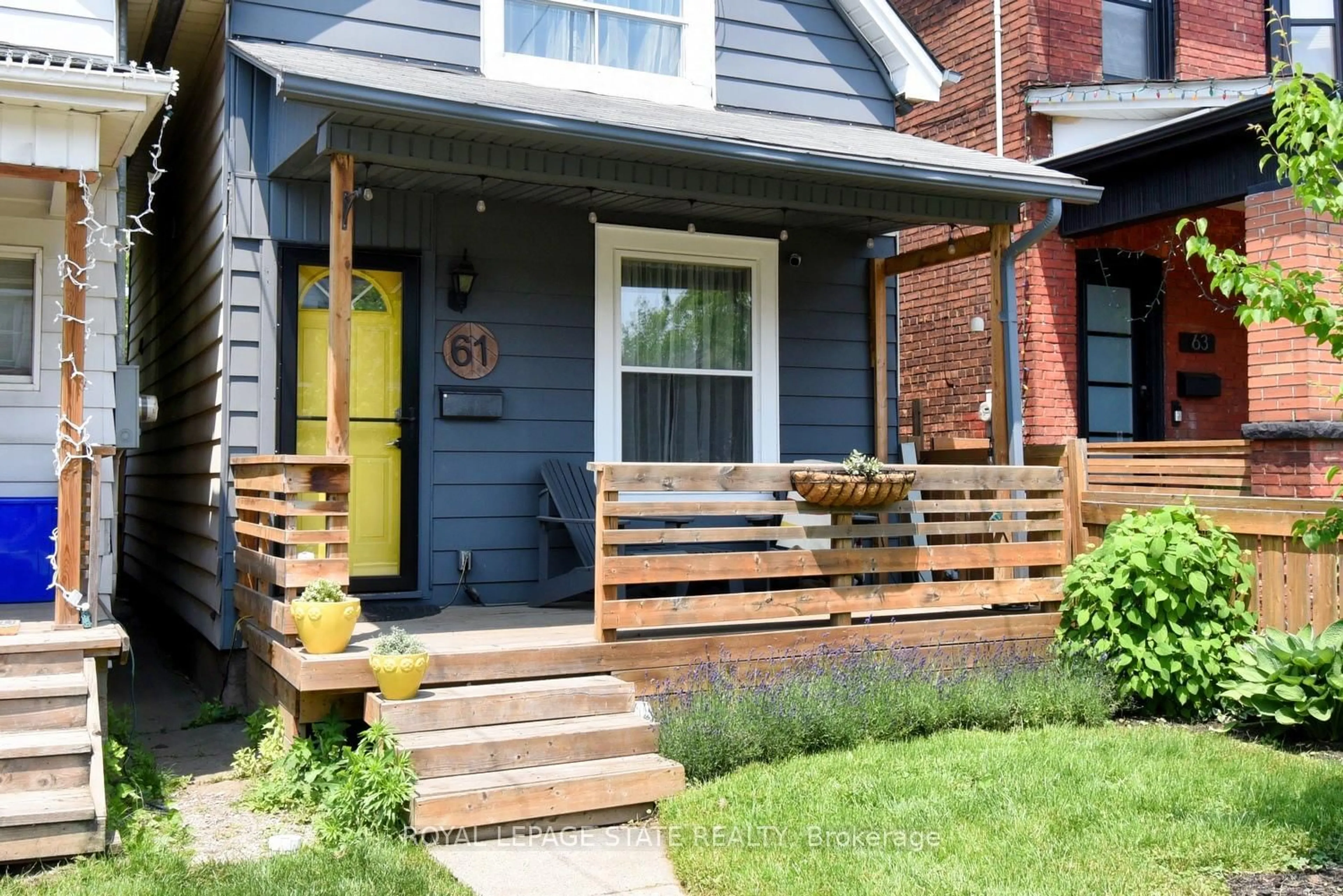 Home with brick exterior material, street for 61 Chestnut Ave, Hamilton Ontario L8L 6K8