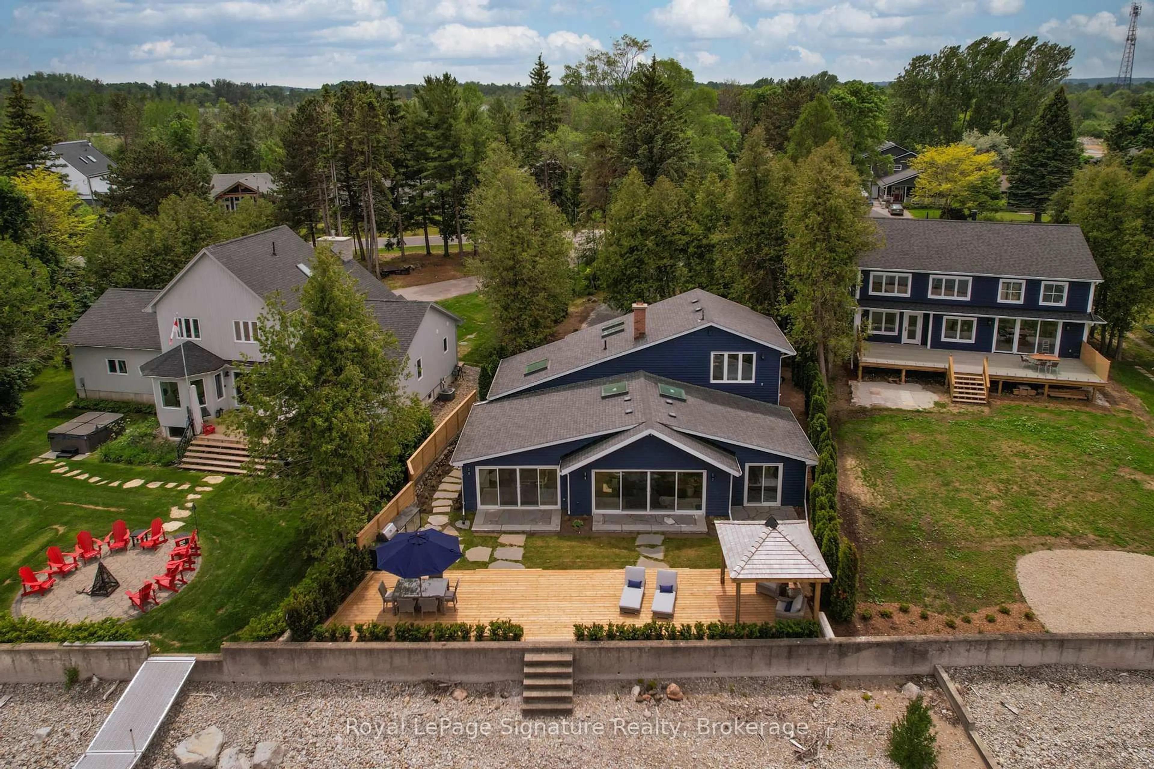 A pic from outside/outdoor area/front of a property/back of a property/a pic from drone, water/lake/river/ocean view for 137 Bayview Ave, Blue Mountains Ontario N0H 1J0