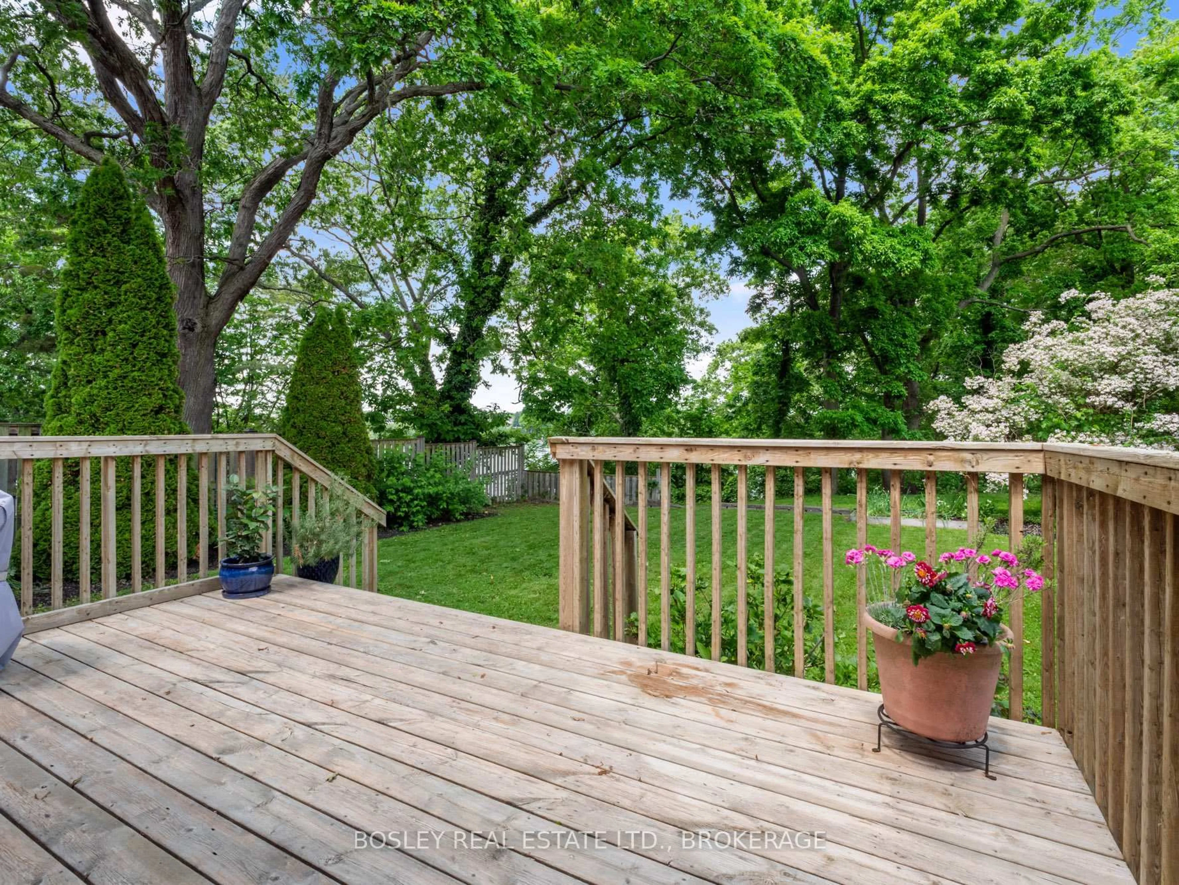 Patio, forest/trees view for 48 Henley Dr, St. Catharines Ontario L2N 4A9